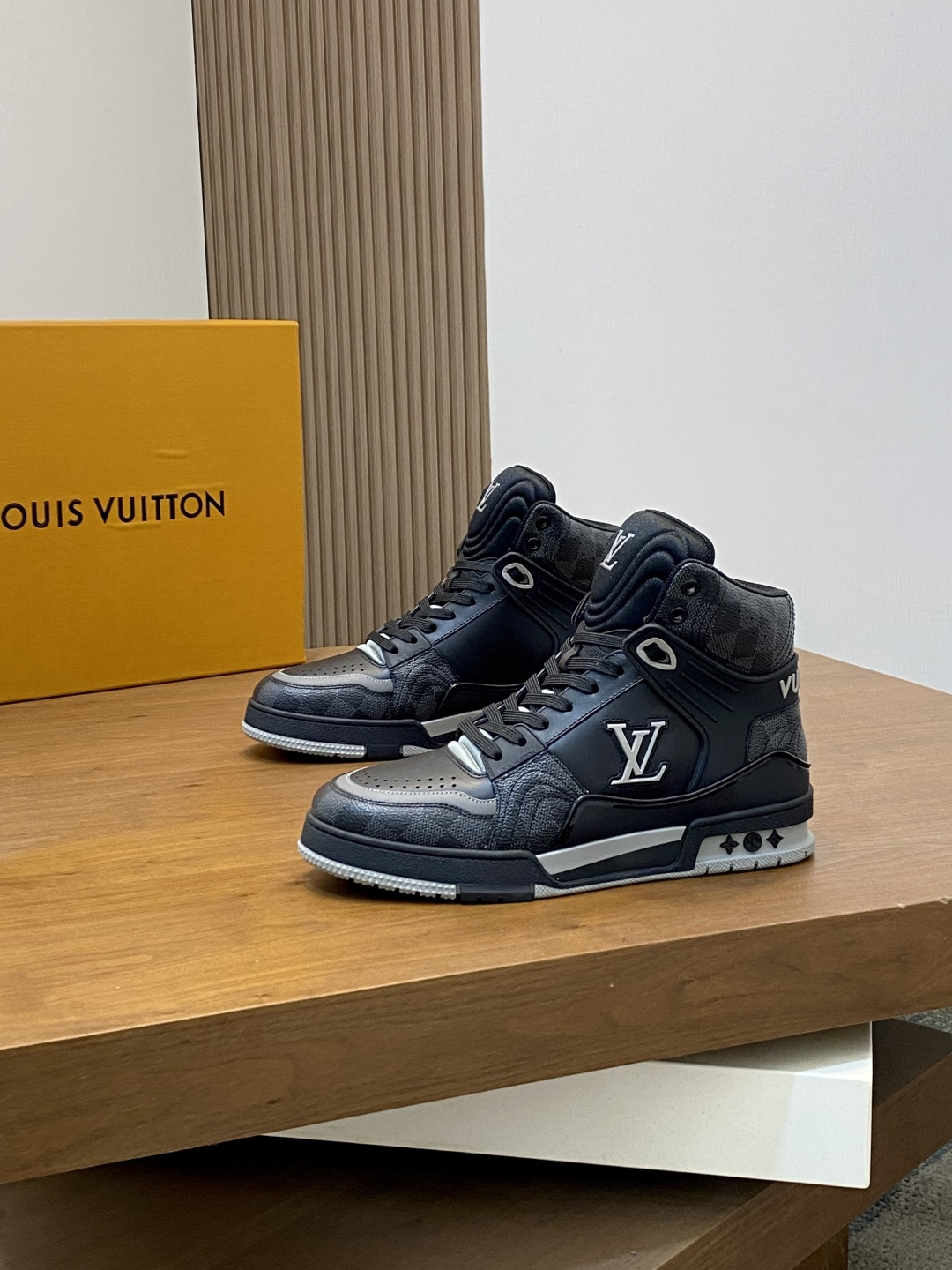 [Louis Vuitton] LV 루이비통 핸드메이드 패치워크 레더 하이탑 스니커즈 신발