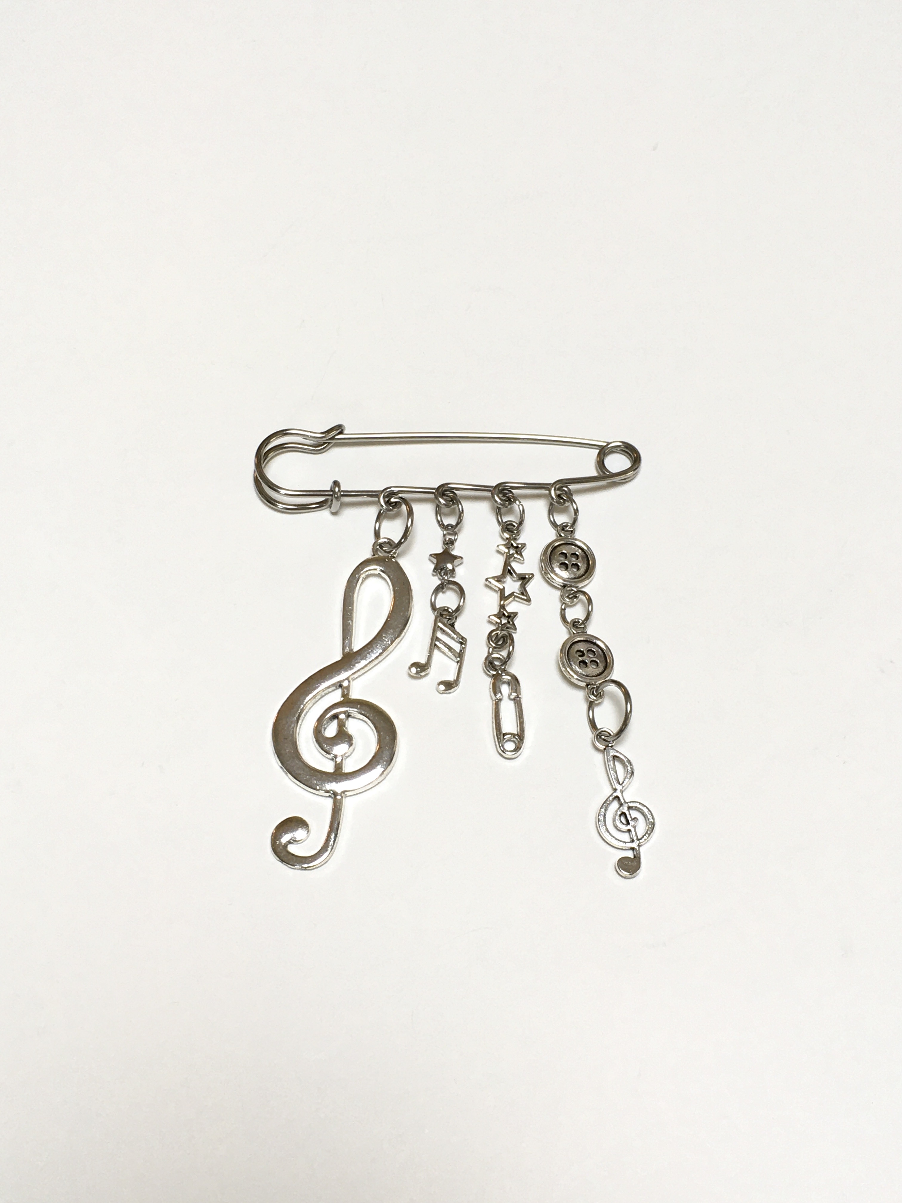Melody brooch