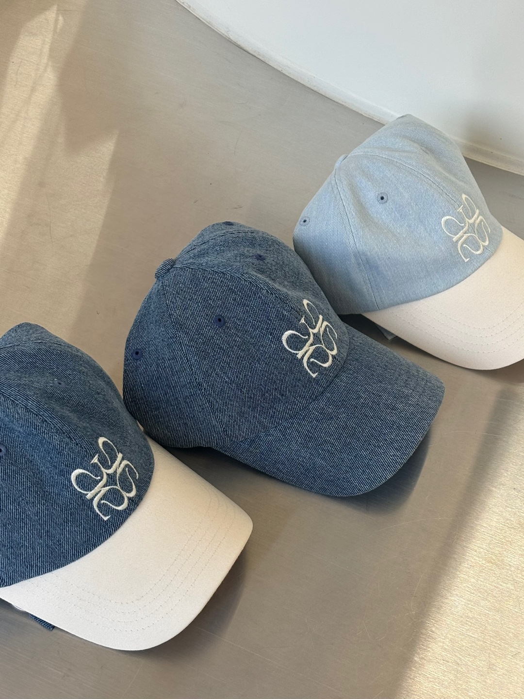 Avivere logo mid denim