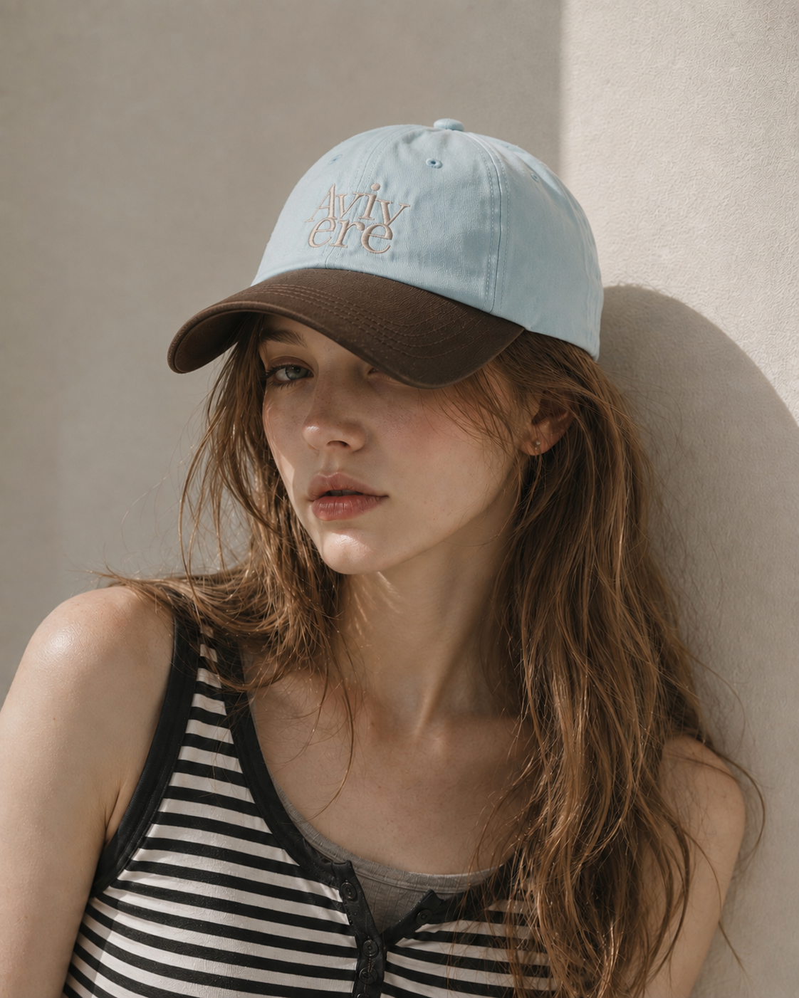 Avivere lettering cap light blue brown