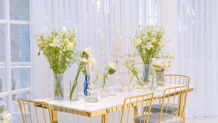 까사그랑데 센트로 웨딩홀 에떼르노홀 신부대기실 내 인테리어와 꽃장식