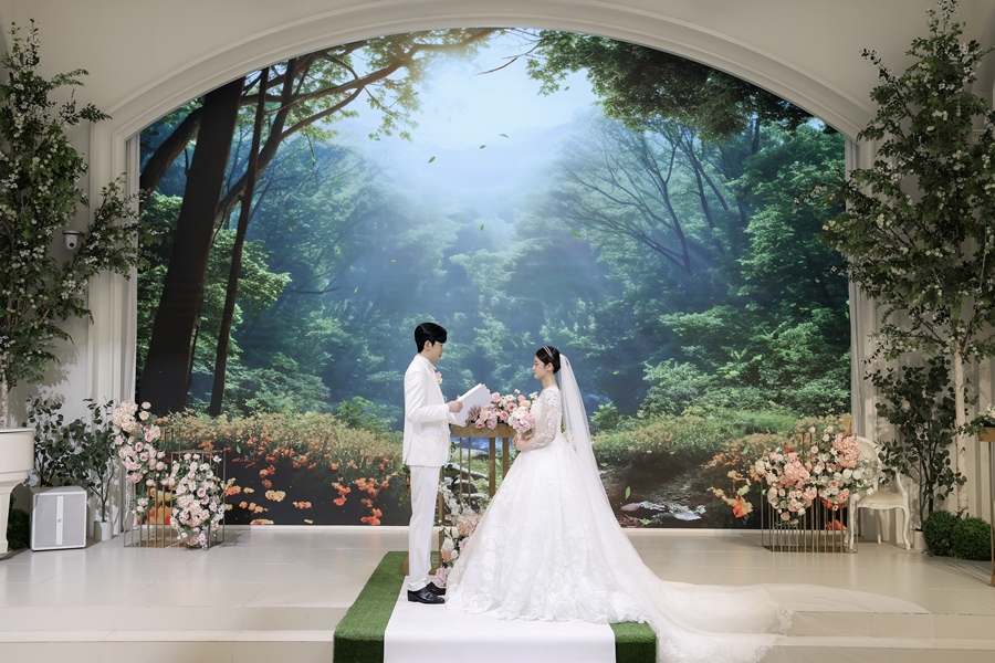 보타닉파크 웨딩 카라홀 무대 단상 꽃장식 연출