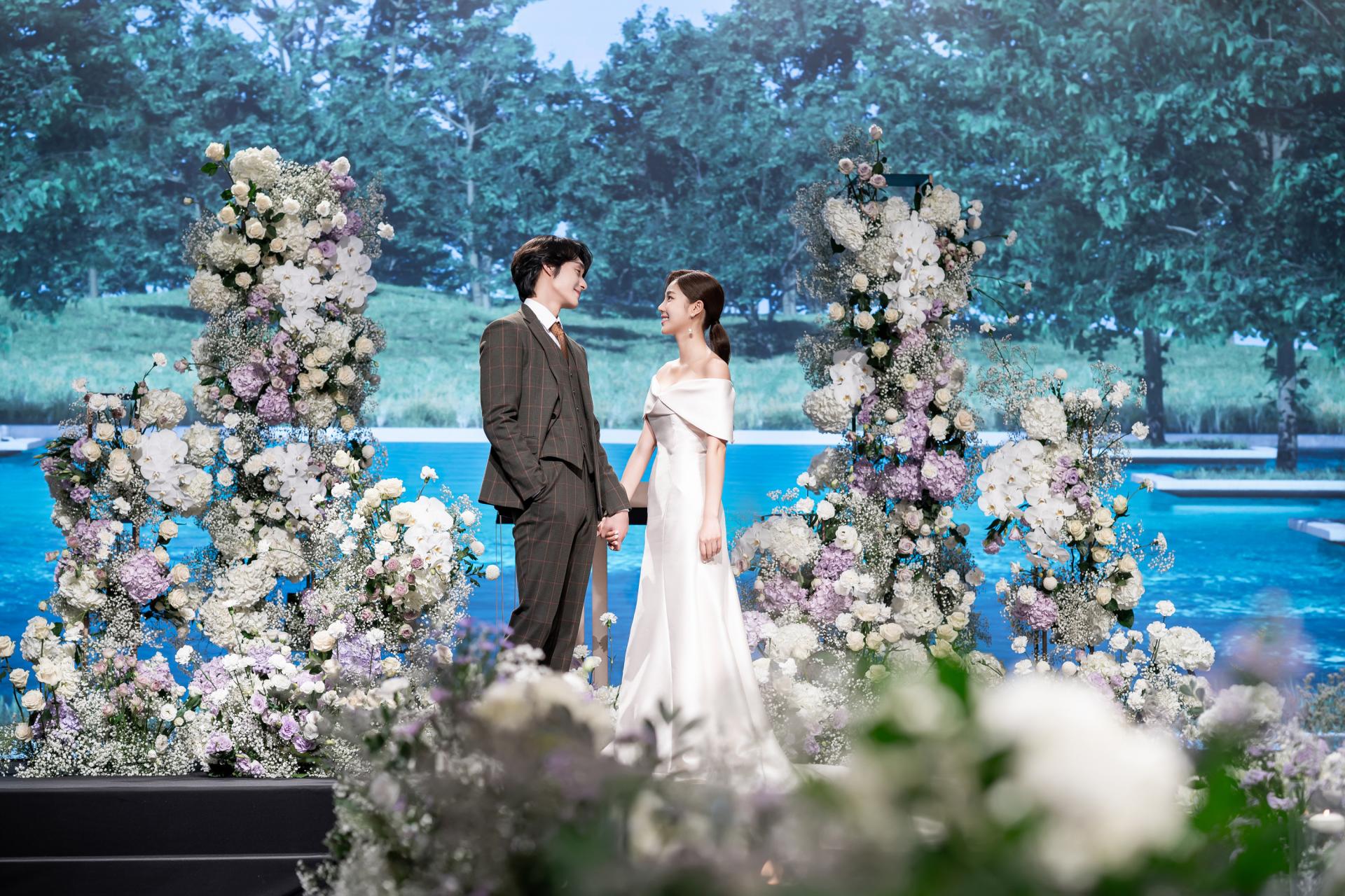 더세인트 그랜드볼룸 그랜드 볼룸홀 단상 및 무대 전경