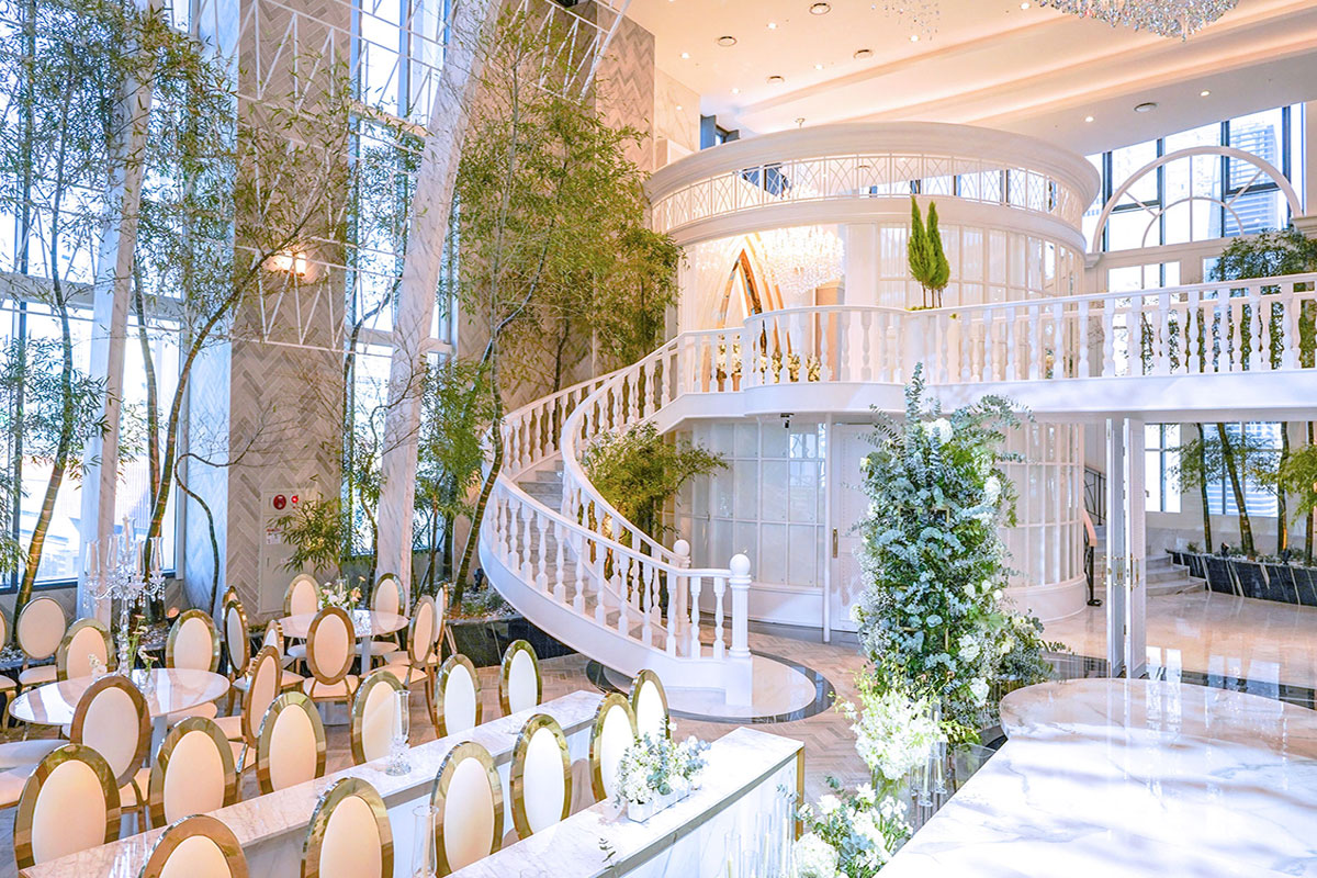 까사그랑데 센트로 웨딩홀 에떼르노홀 2층 단상과 신부 입장 게단