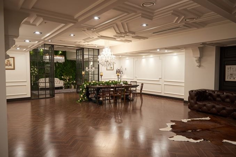 인천 라마다 송도 호텔 Davinci Hall 다빈치 홀 웨딩홀 신부대기실 Davinci - Bridal Room 클래식한 가구와 은은한 조명이 어우러진 넓고 우아한 대기 공간