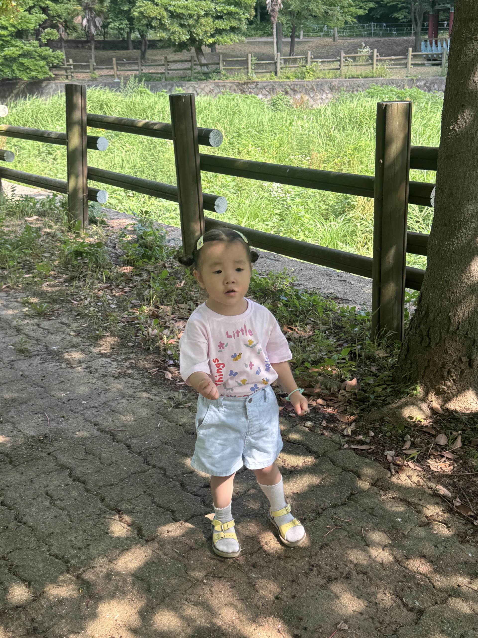 리틀 글로우 티셔츠