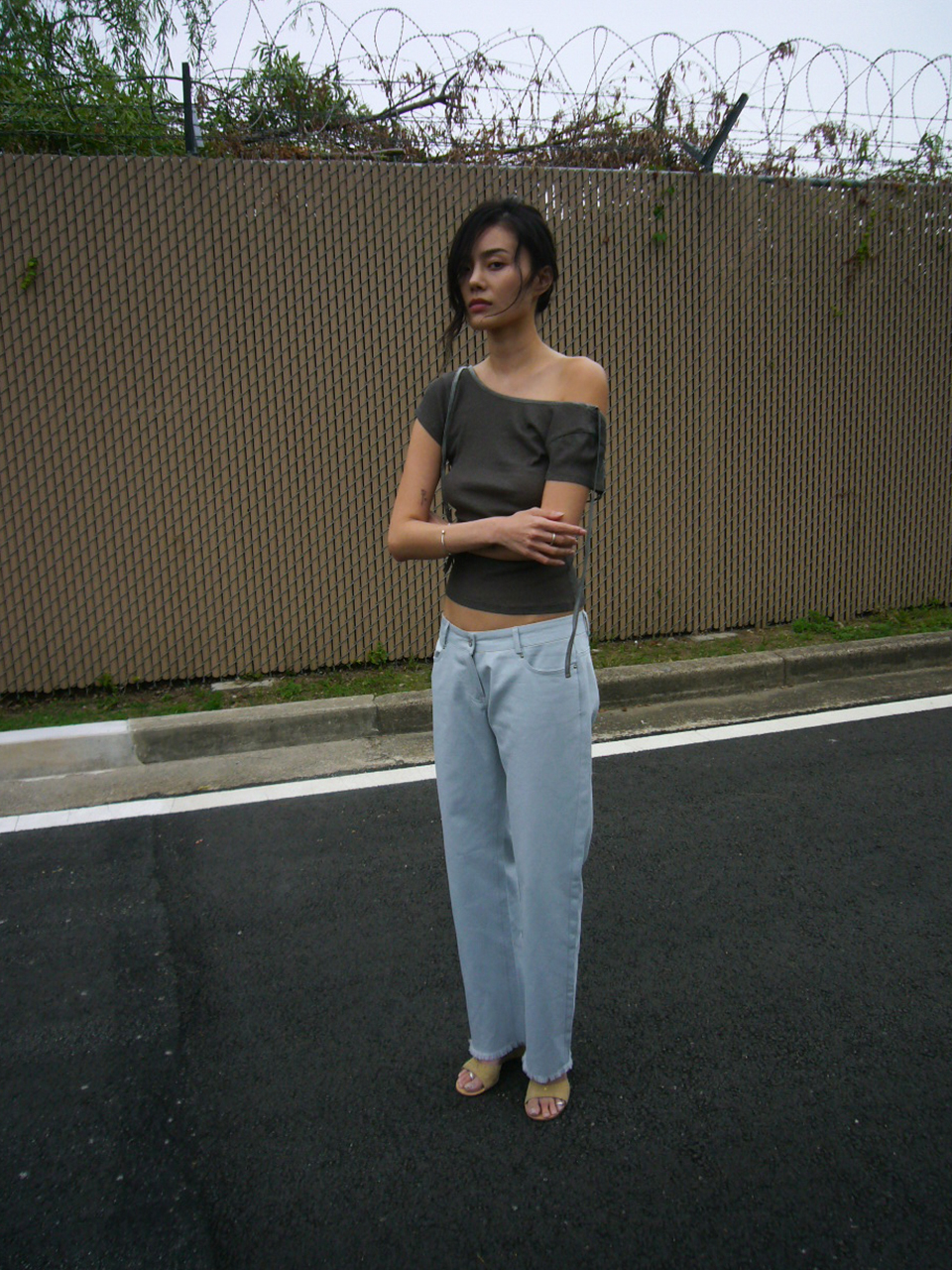 Gaia T - charcoal brown