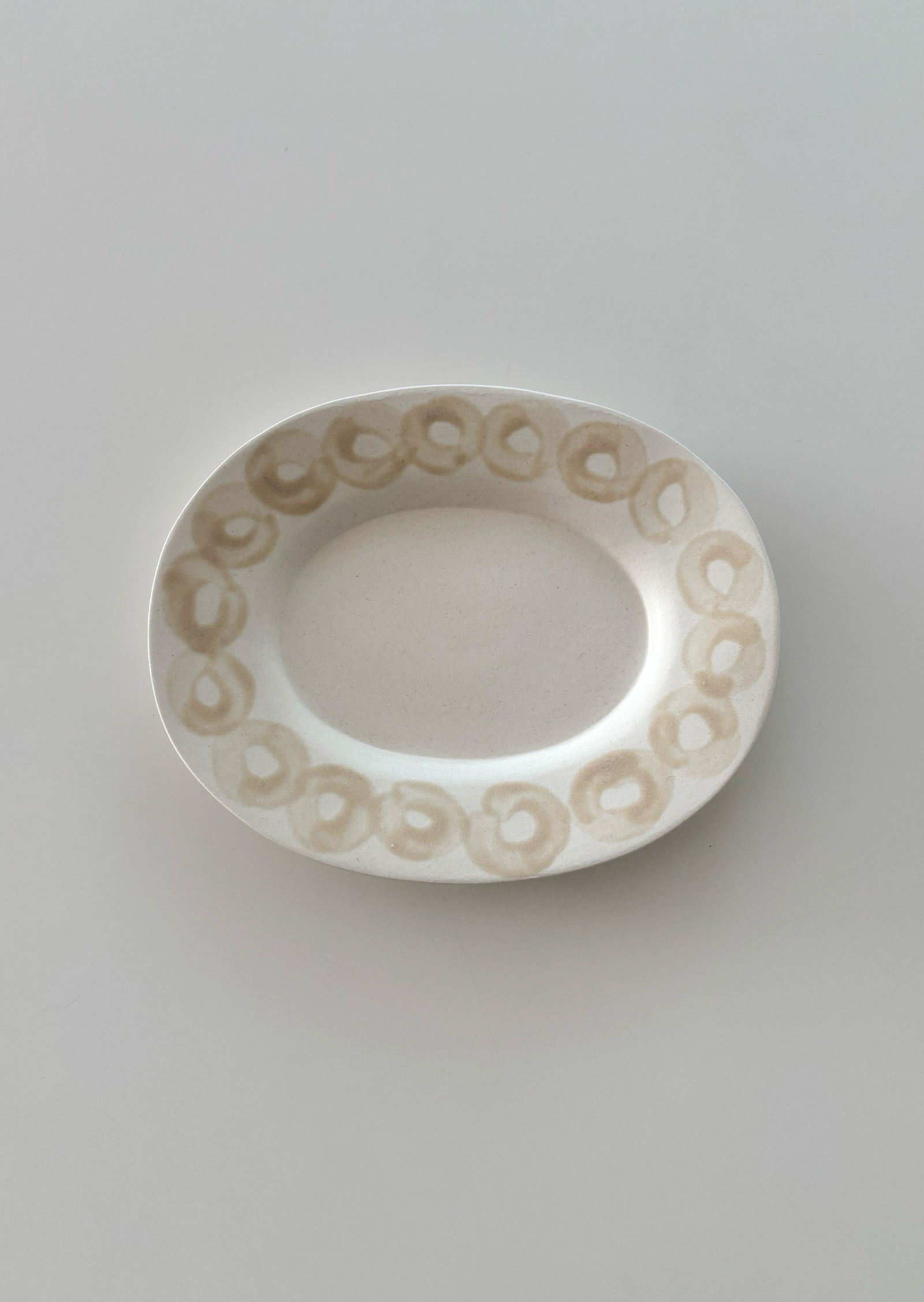 Circle Pattern Oval Plate