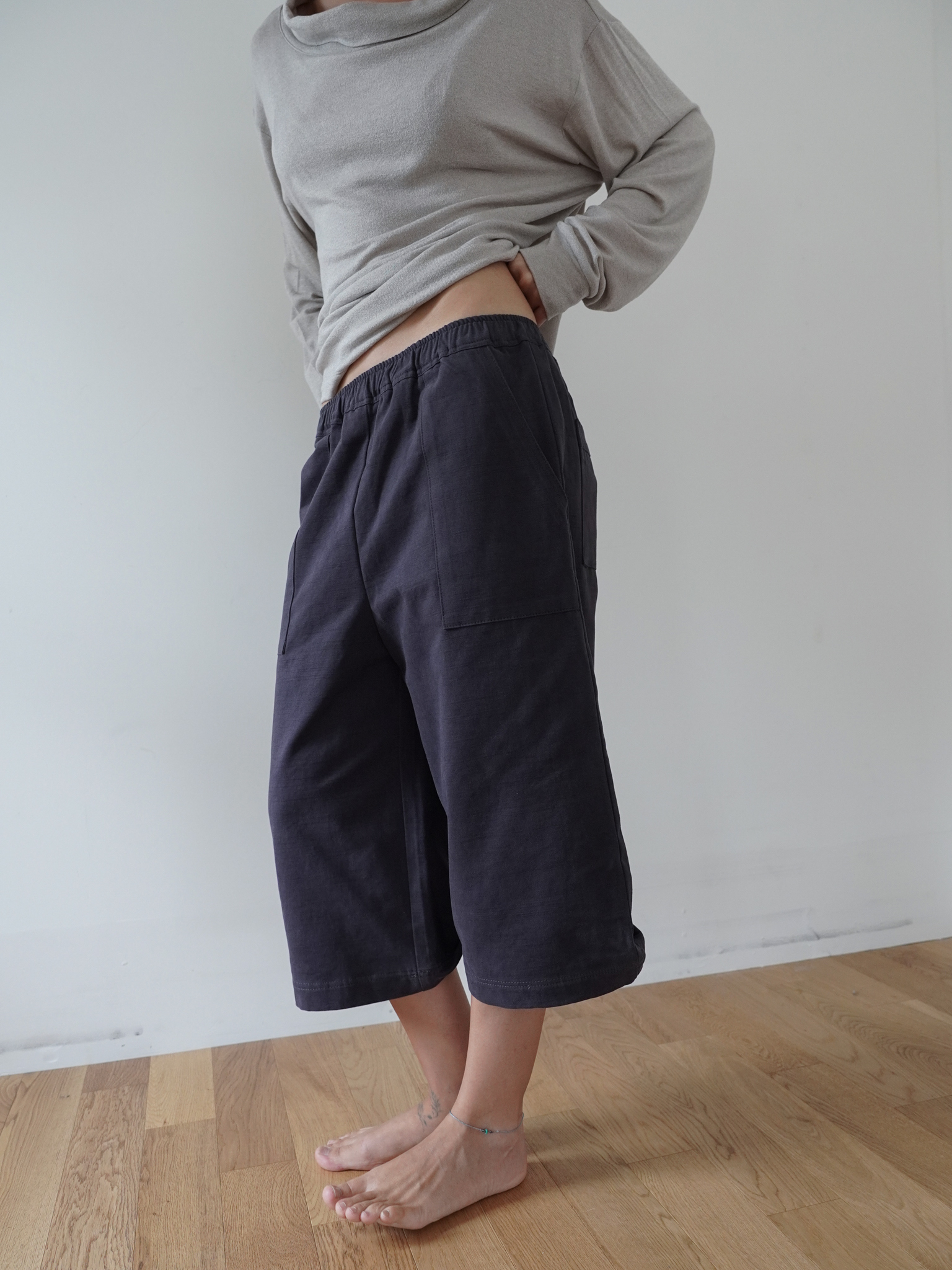 Back Button Cotton Half Pants - charcoal