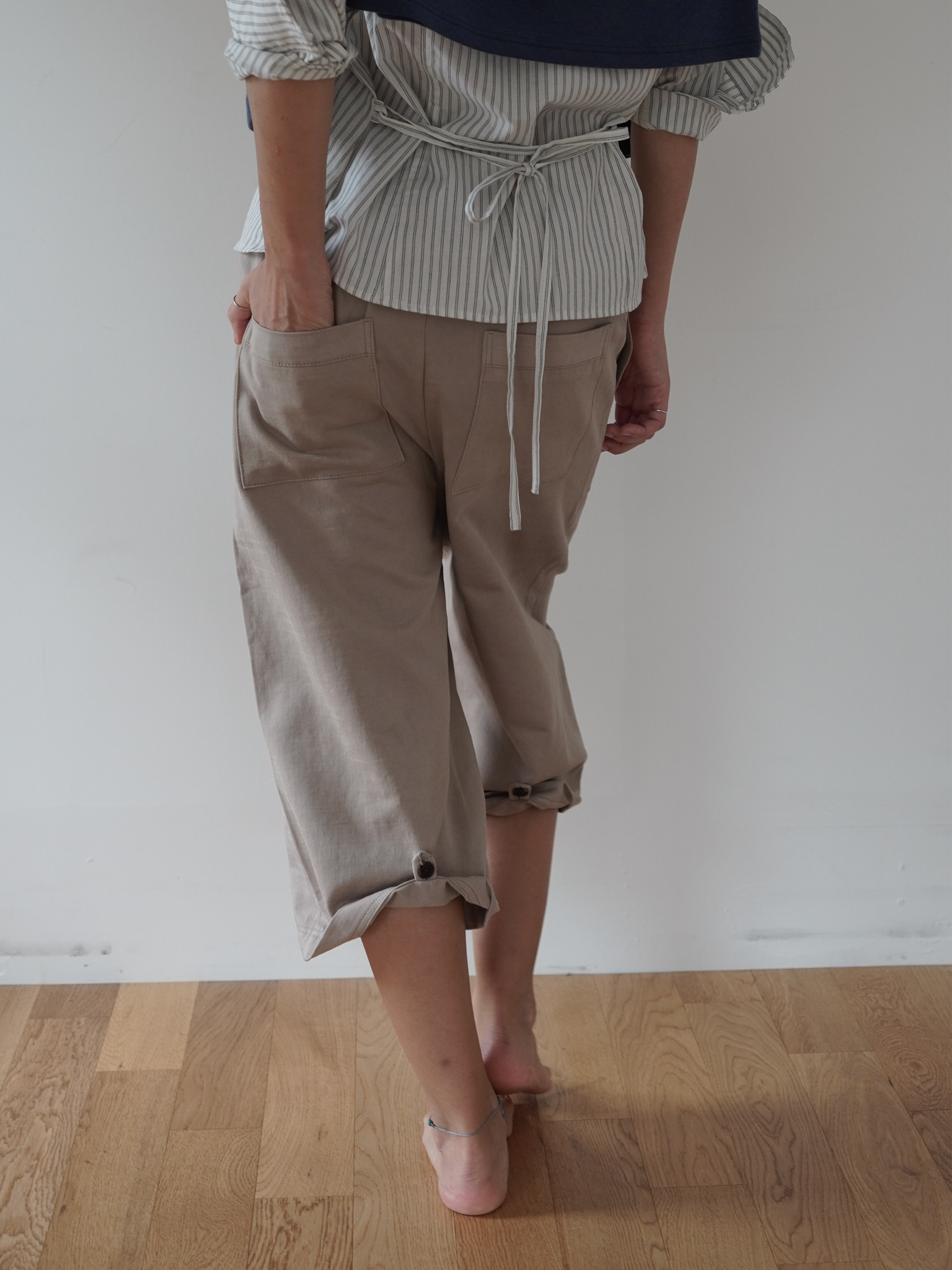 Back Button Cotton Half Pants - natural brown