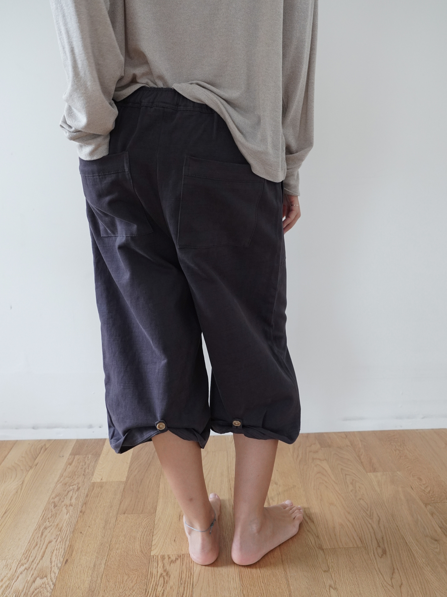 Back Button Cotton Half Pants - charcoal