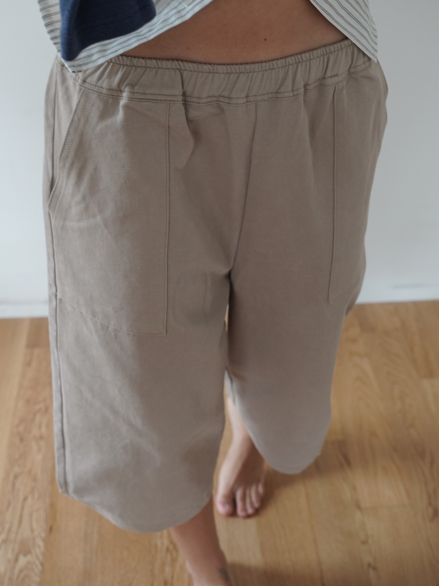 Back Button Cotton Half Pants - natural brown