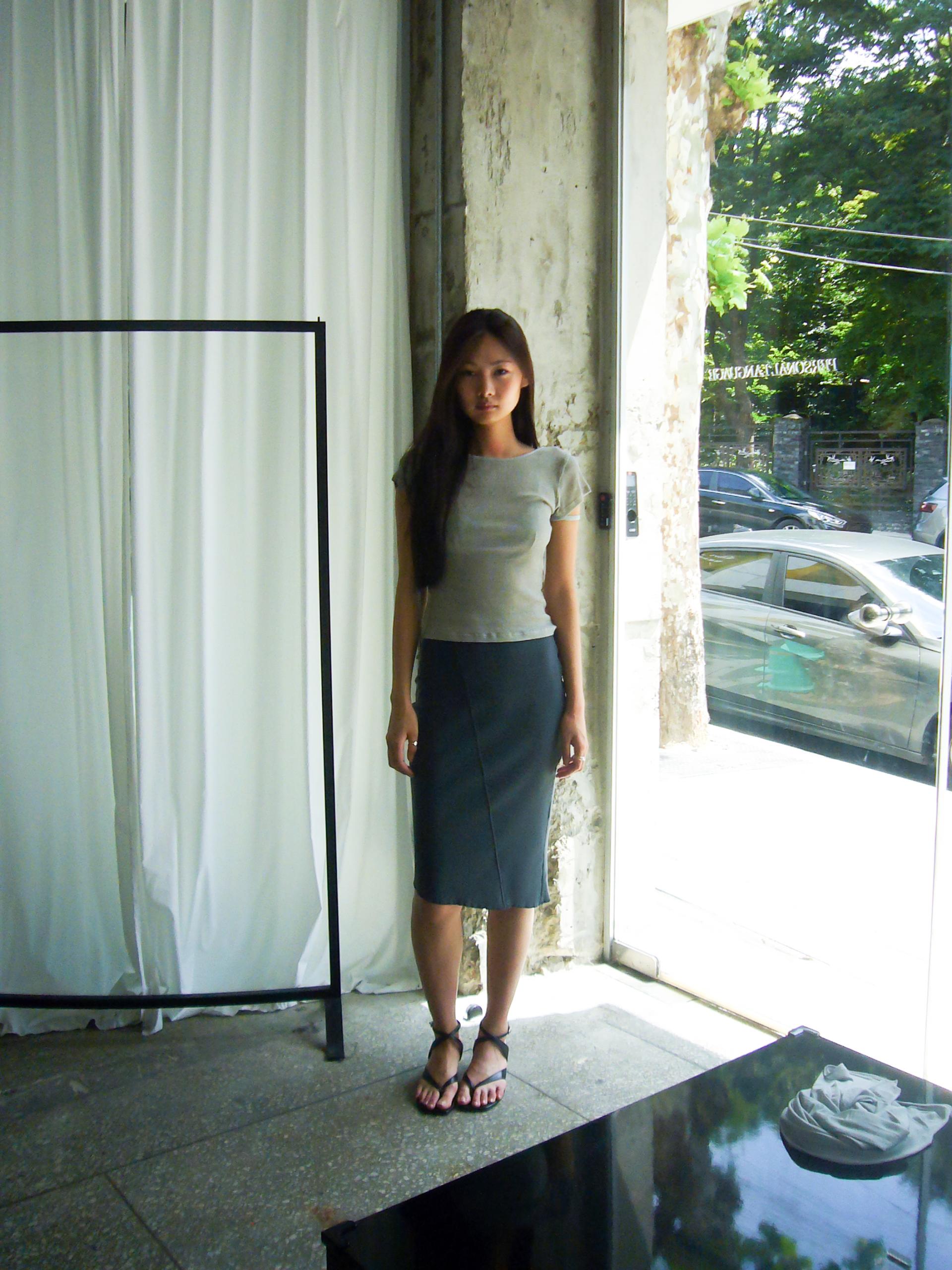 Gaia T - pale grey