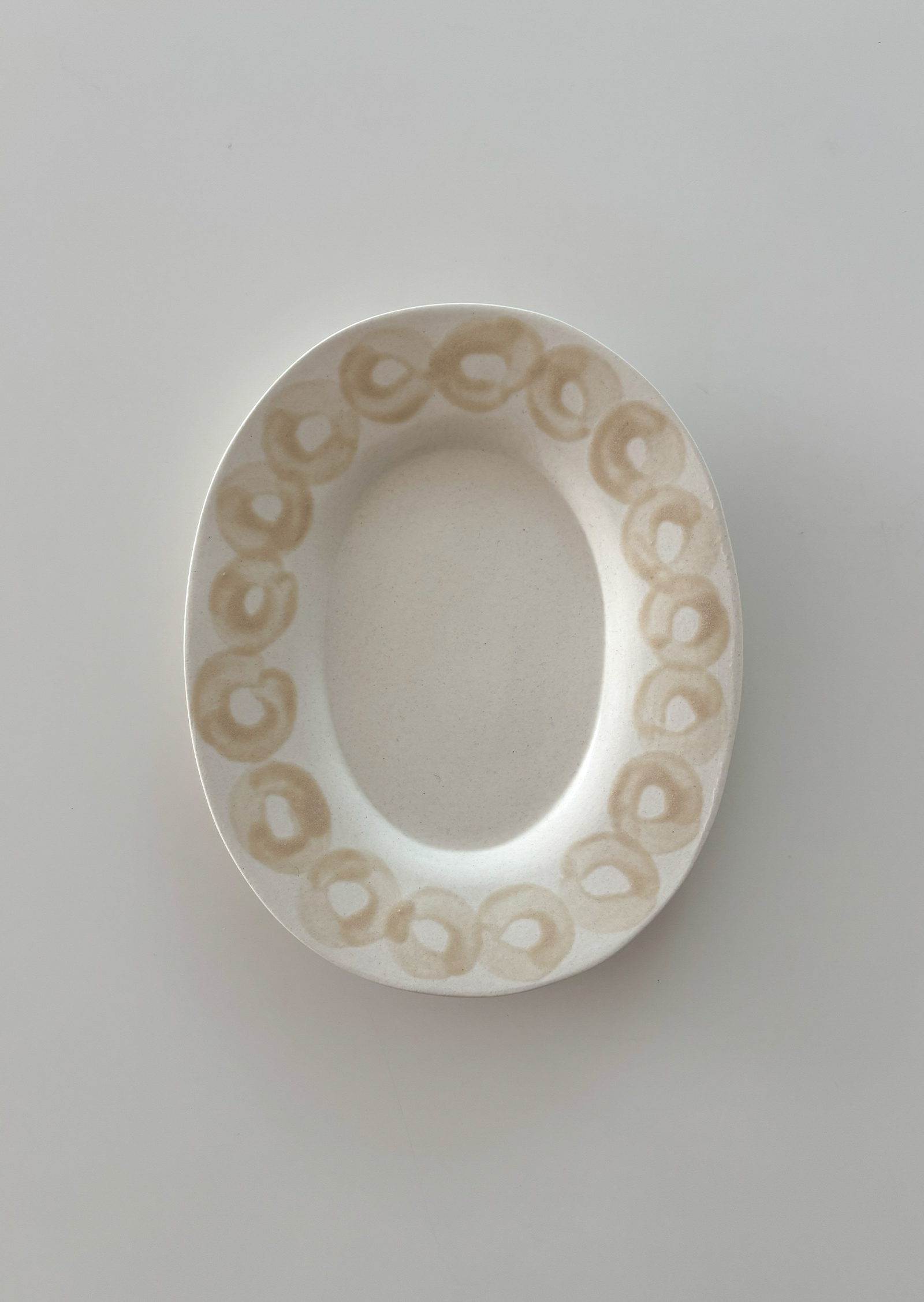 Circle Pattern Oval Plate