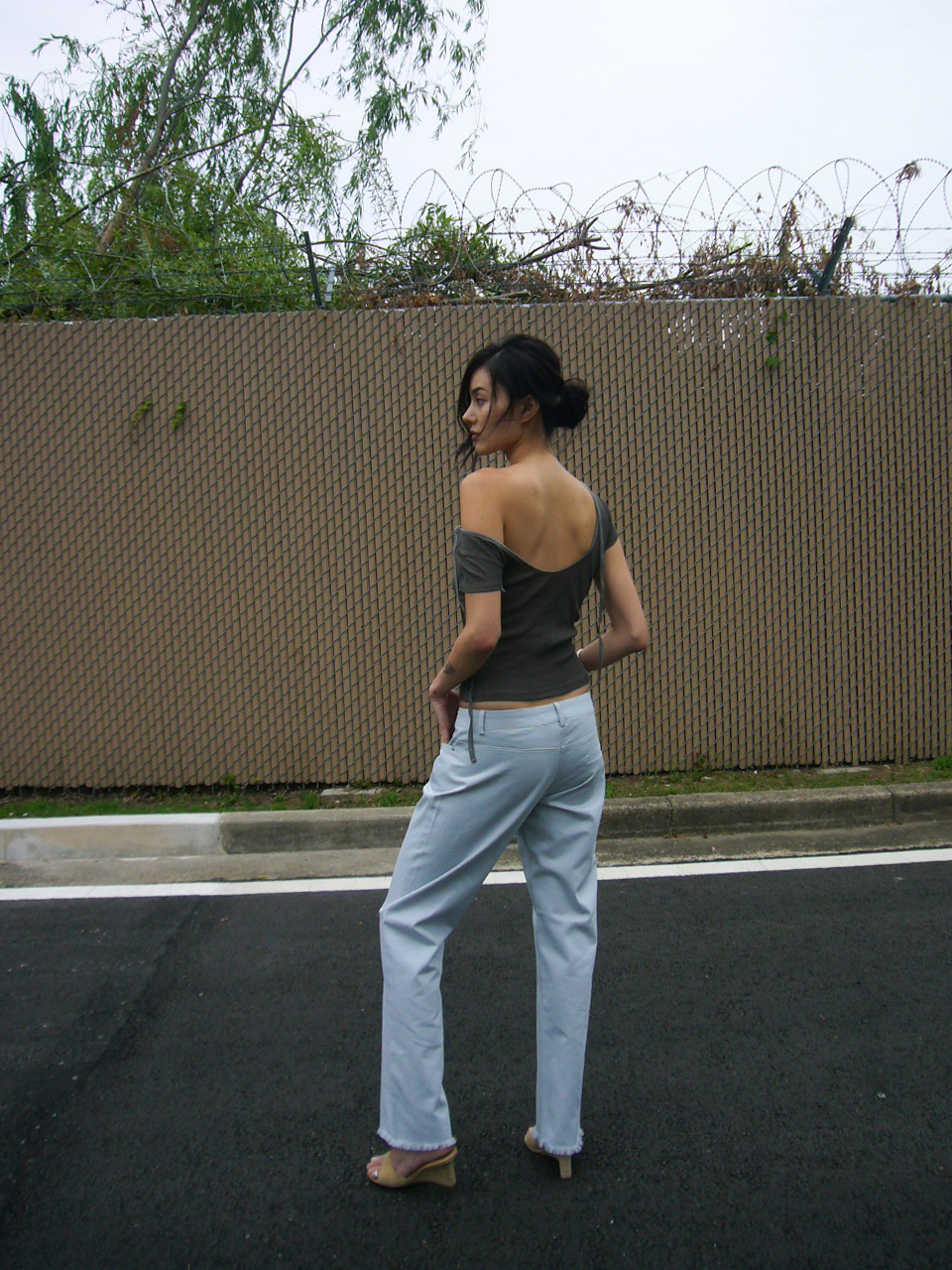 Gaia T - charcoal brown