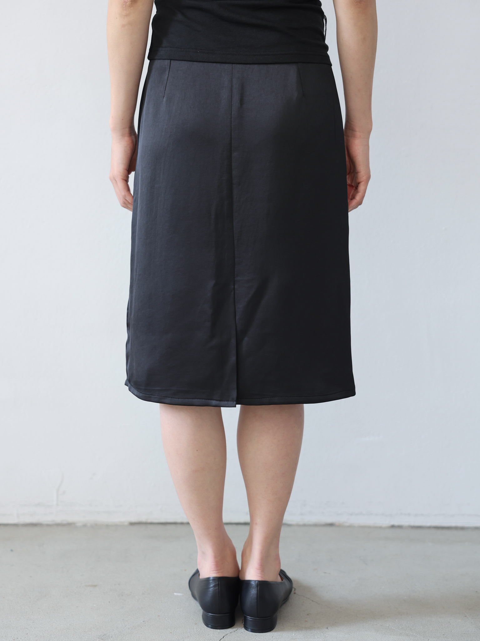 Satin Midi Skirt - black