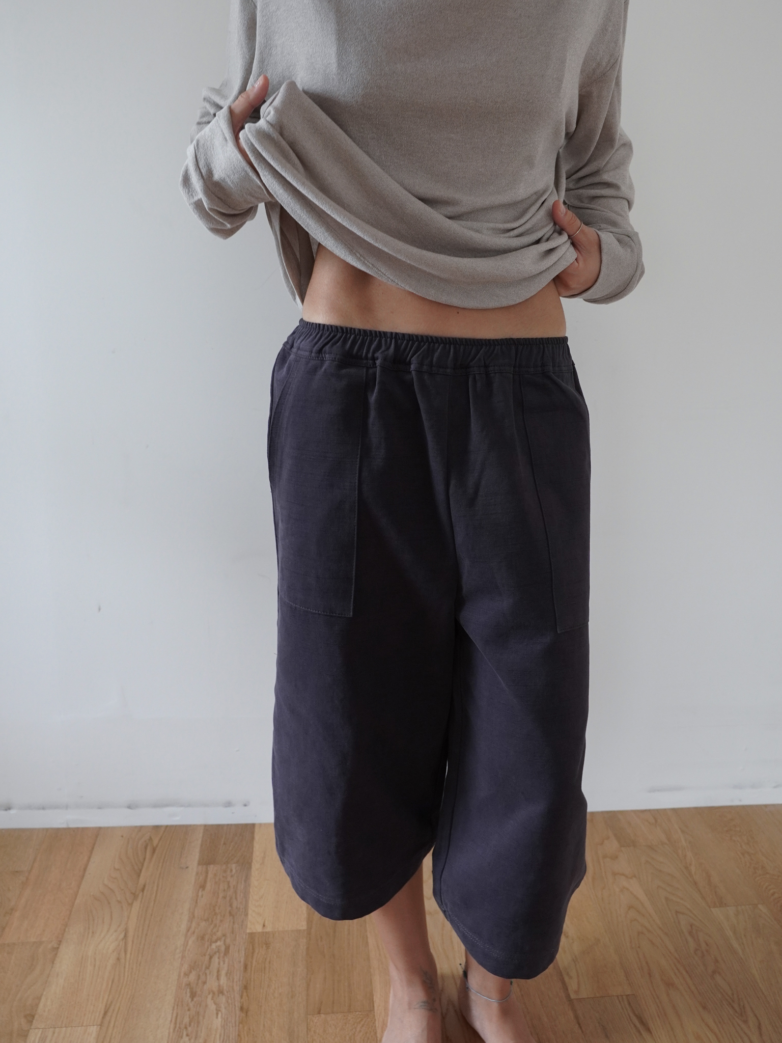Back Button Cotton Half Pants - charcoal