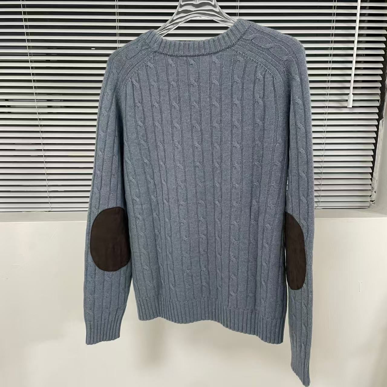 6a0320e214ad4.jpg