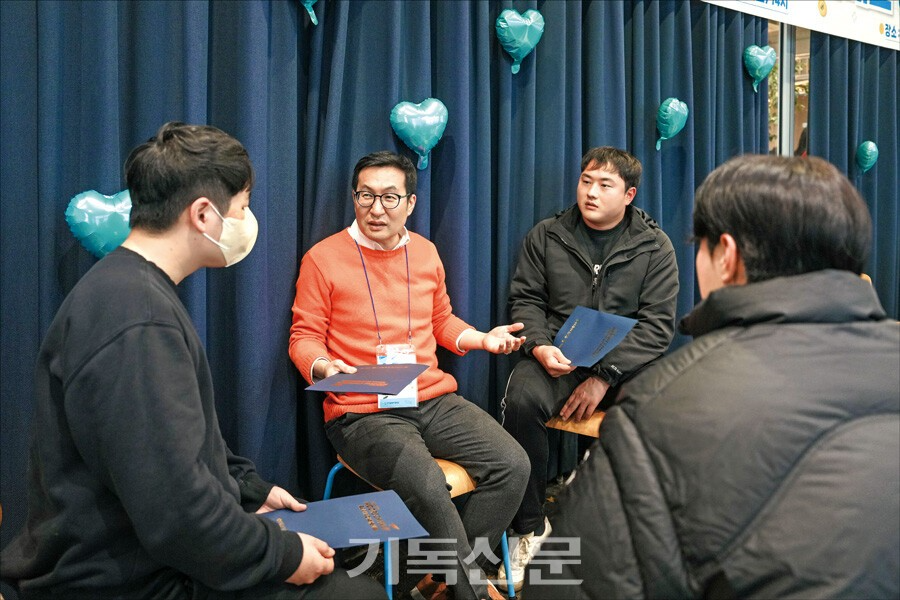 메이트와 청년은 멘토와 멘티의 관계를 넘어, 삶의 언어를 함께 익혀가는 동행자로 만난다. 숫자로만 남아 있던 재정은 이 과정에서 삶의 맥락과 감정이 연결된 이야기로 다시 쓰인다.