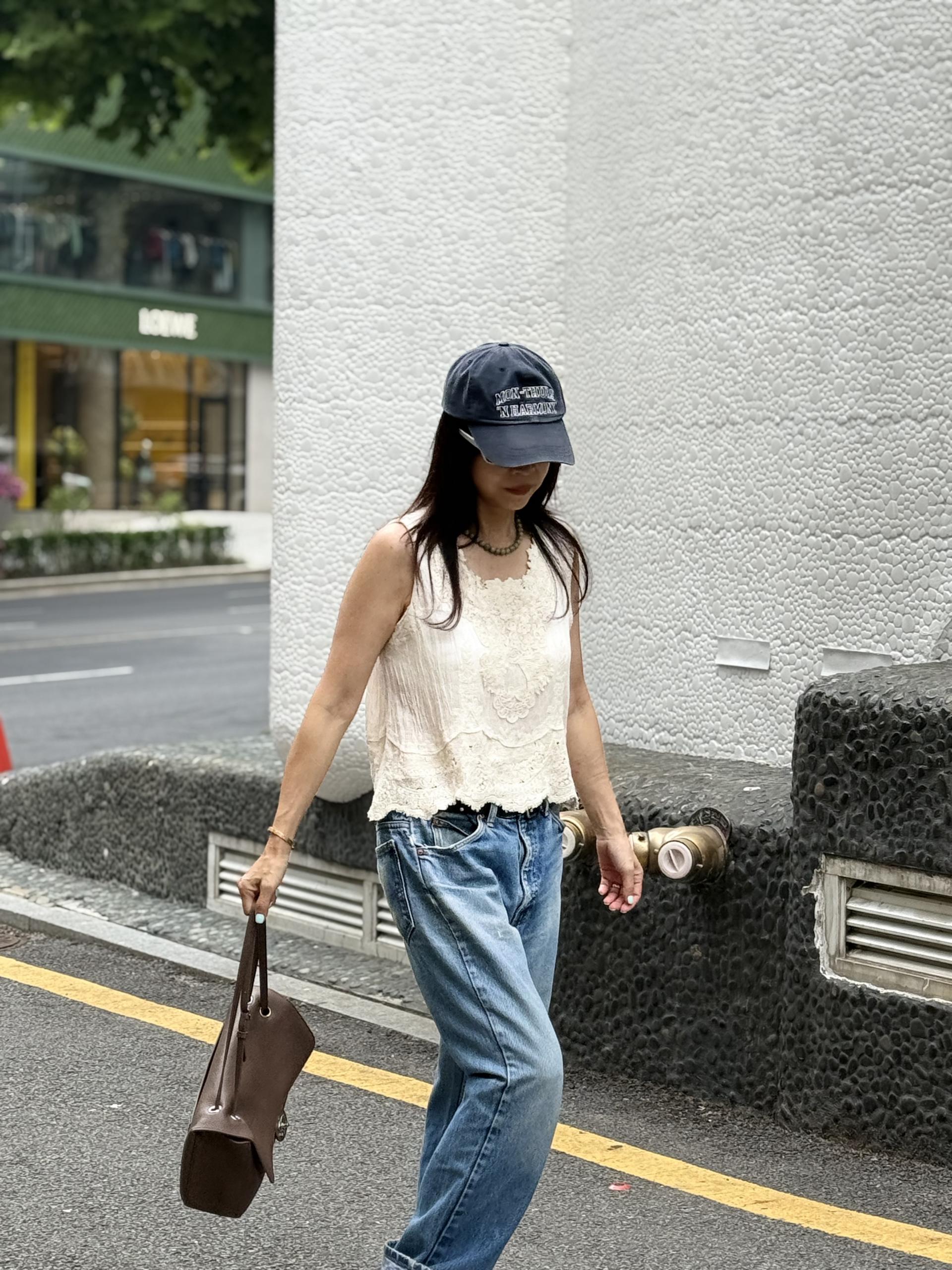 레이스 자수 탑