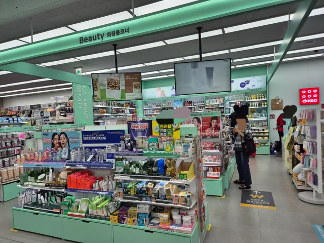 Beauty Corner in Daiso, Korea : r/AsianBeauty