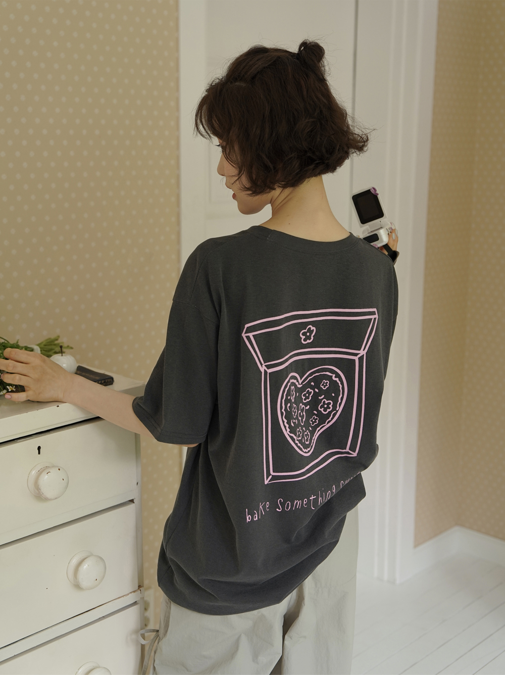 SWEET PIZZA TEE - burnt dough