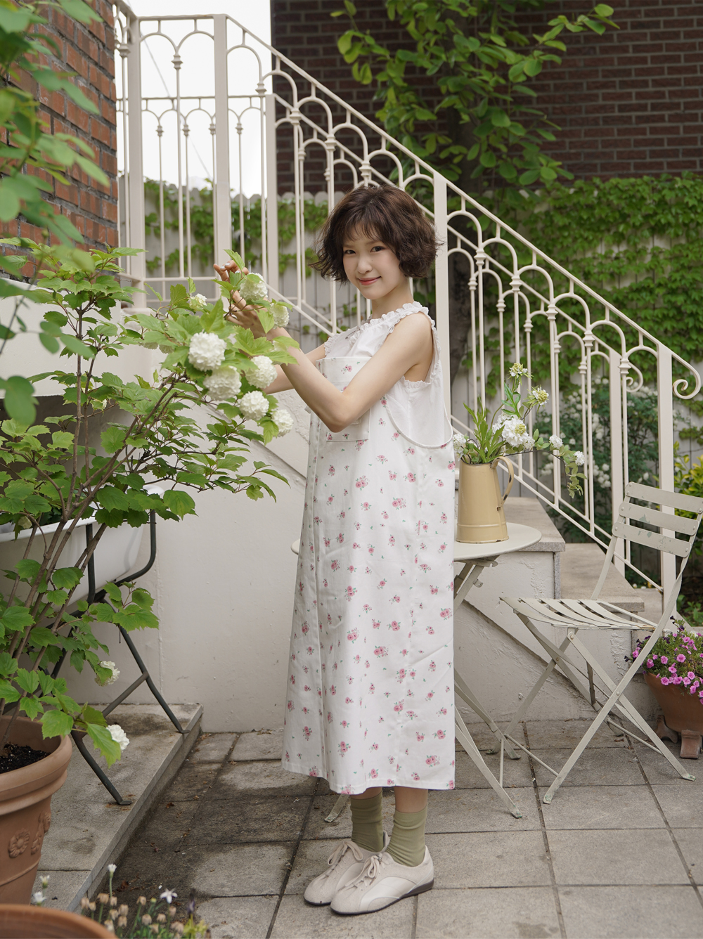 ROSE GARDEN APRON DRESS