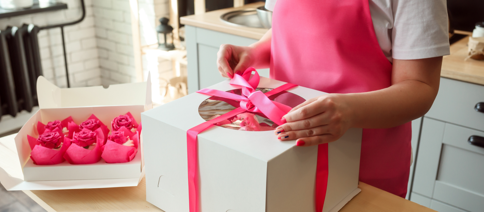 [이미지] 떡케이크를 포장하는 모습