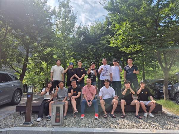 야외, 나무, 사람, 의류이(가) 표시된 사진 AI 생성 콘텐츠는 정확하지 않을 수 있습니다.