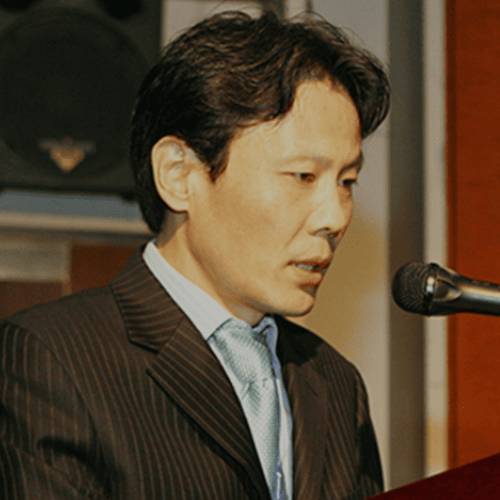 韓国 糸リフトの学会発表中の医師｜高い専門性と実績