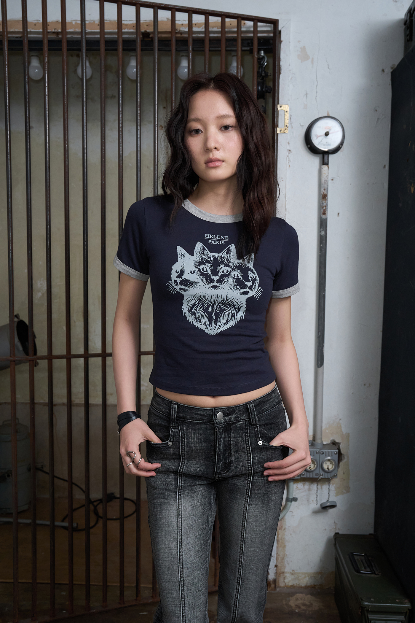 【HELENE PARIS】Trio cat Artwork Half T-shirt Tシャツ MUSINSA公式 | HELENE PARIS Trio Cat Artwork Half T-shirt [Navy]