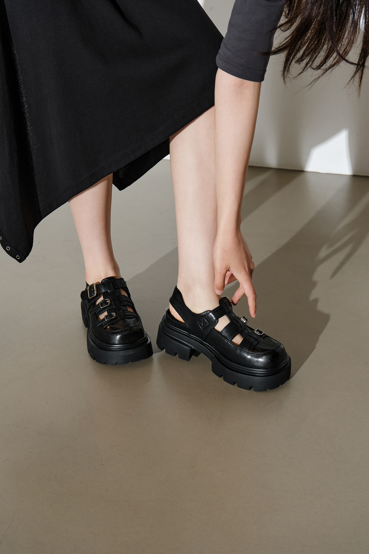 COW LEATHER MONO STRAP FISHERMAN SANDAL BLACK