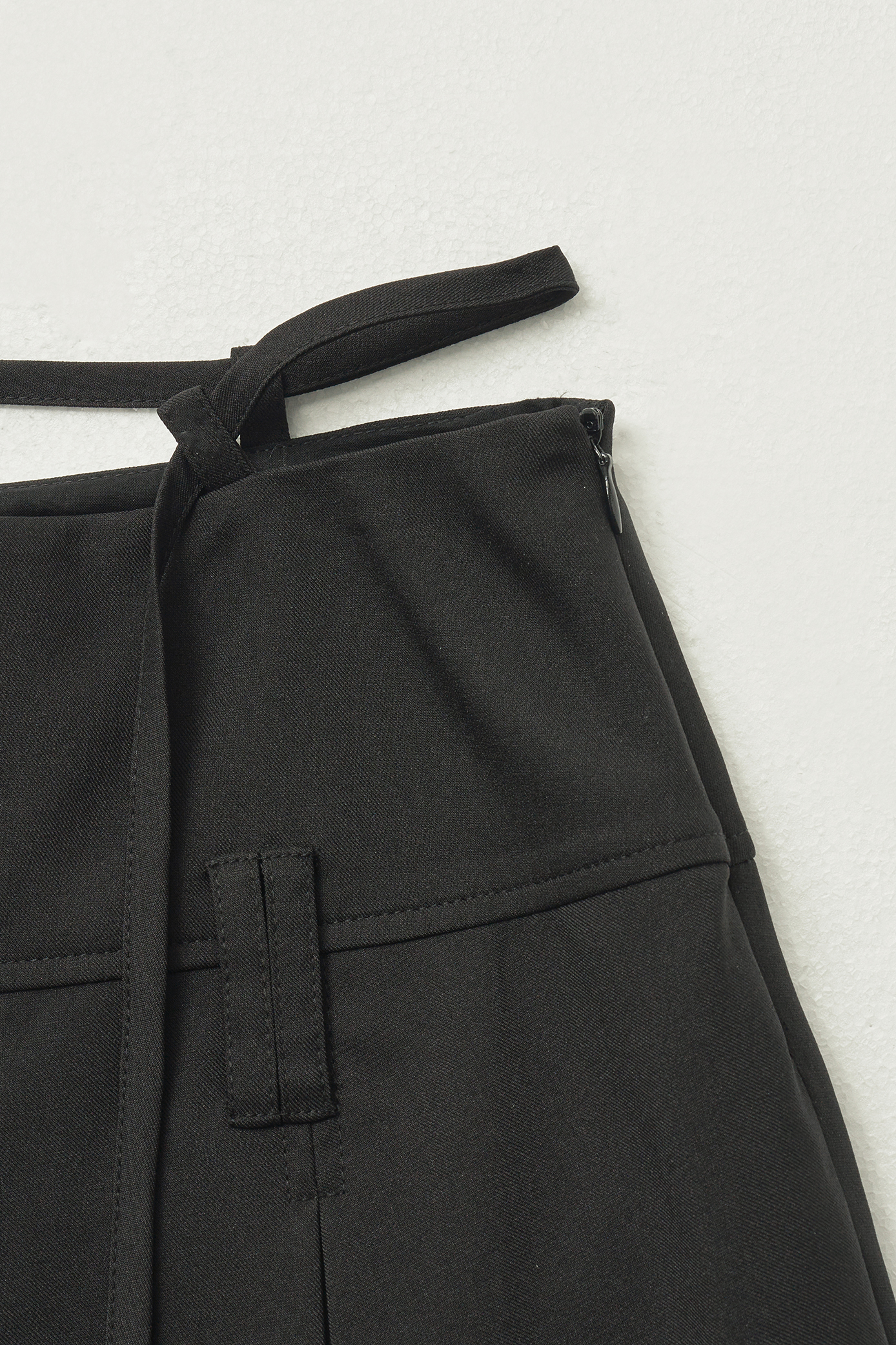 MUSINSA公式 | HELENE PARIS Pleated Cargo Pocket Mini Skirt