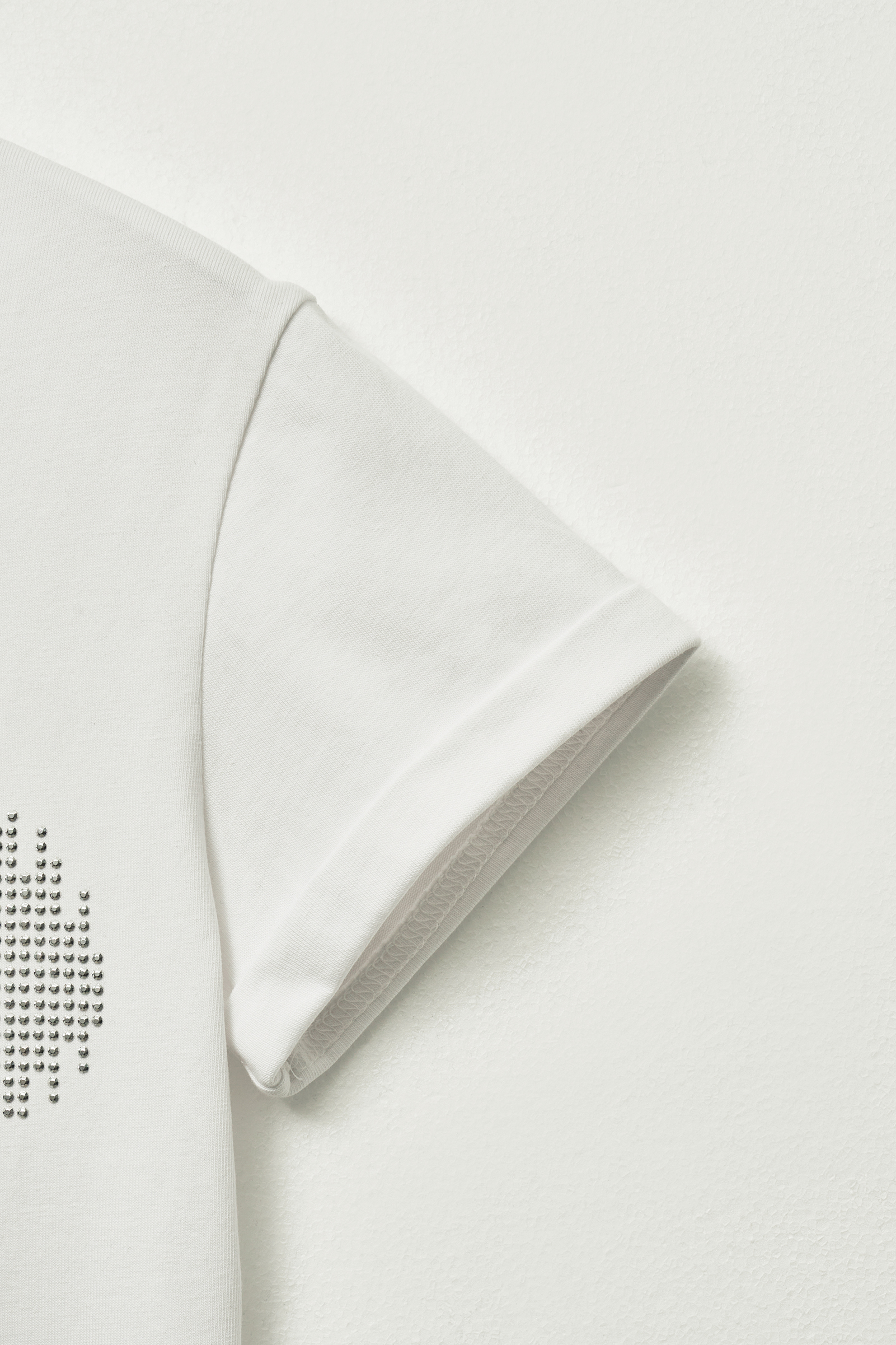 ★HELENE PARIS★ Helene Stud Applique Half T-Shirt White MUSINSA | HELENE PARIS Helene Stud Applique Half T-Shirt [White]