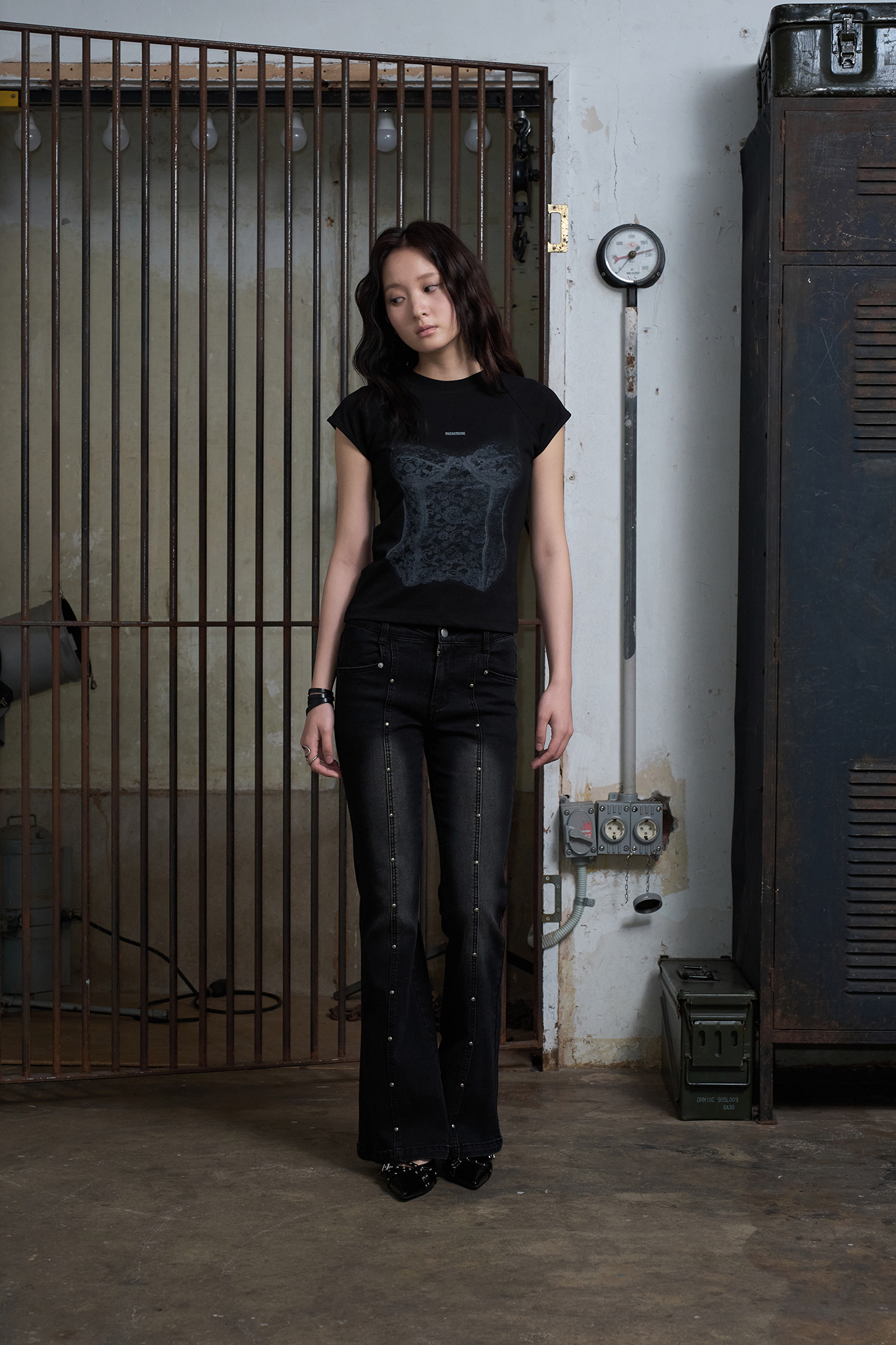 ★HELENE PARIS★ Corset Print Half T-Shirt Black MUSINSA | HELENE PARIS Corset Printed Half T-shirt [Black]