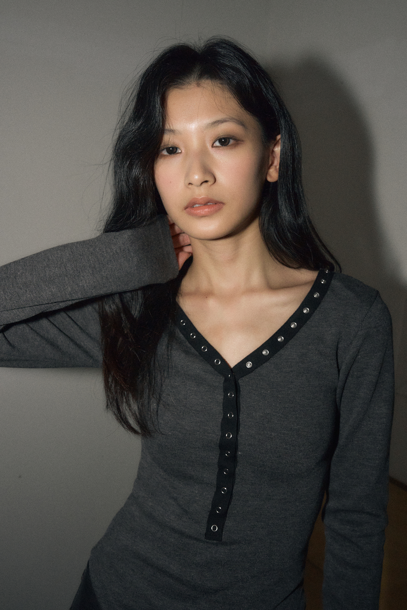 【HELENE PARIS】snap neckline half sleeve ★韓国人気★追跡付 HELENE PARIS(ヘレネパリス) - 海外通販のBUYMA