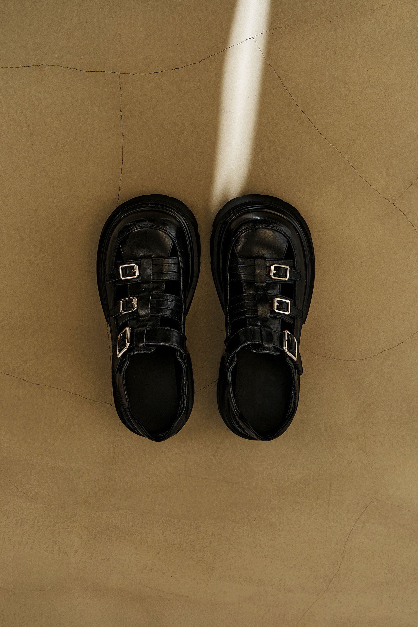 COW LEATHER MONO STRAP FISHERMAN SANDAL BLACK