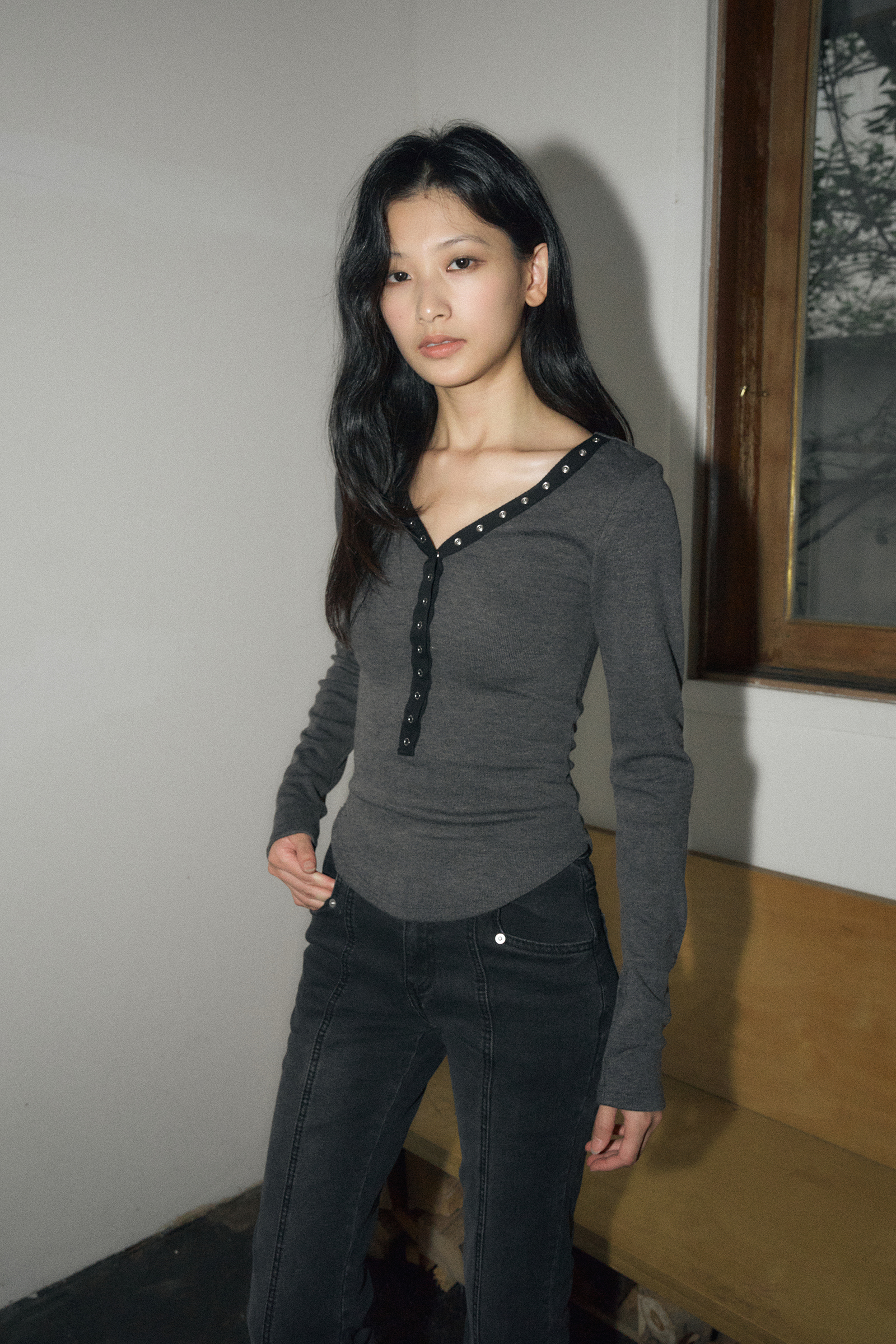 【HELENE PARIS】snap neckline half sleeve ★韓国人気★追跡付 HELENE PARIS(ヘレネパリス) - 海外通販のBUYMA