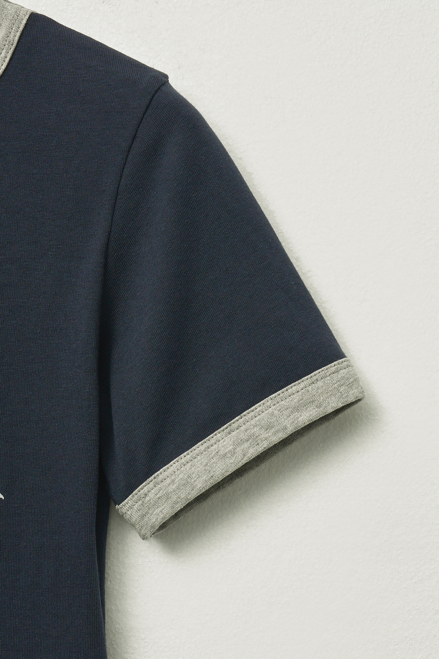 【HELENE PARIS】Trio cat Artwork Half T-shirt Tシャツ MUSINSA公式 | HELENE PARIS Trio Cat Artwork Half T-shirt [Navy]