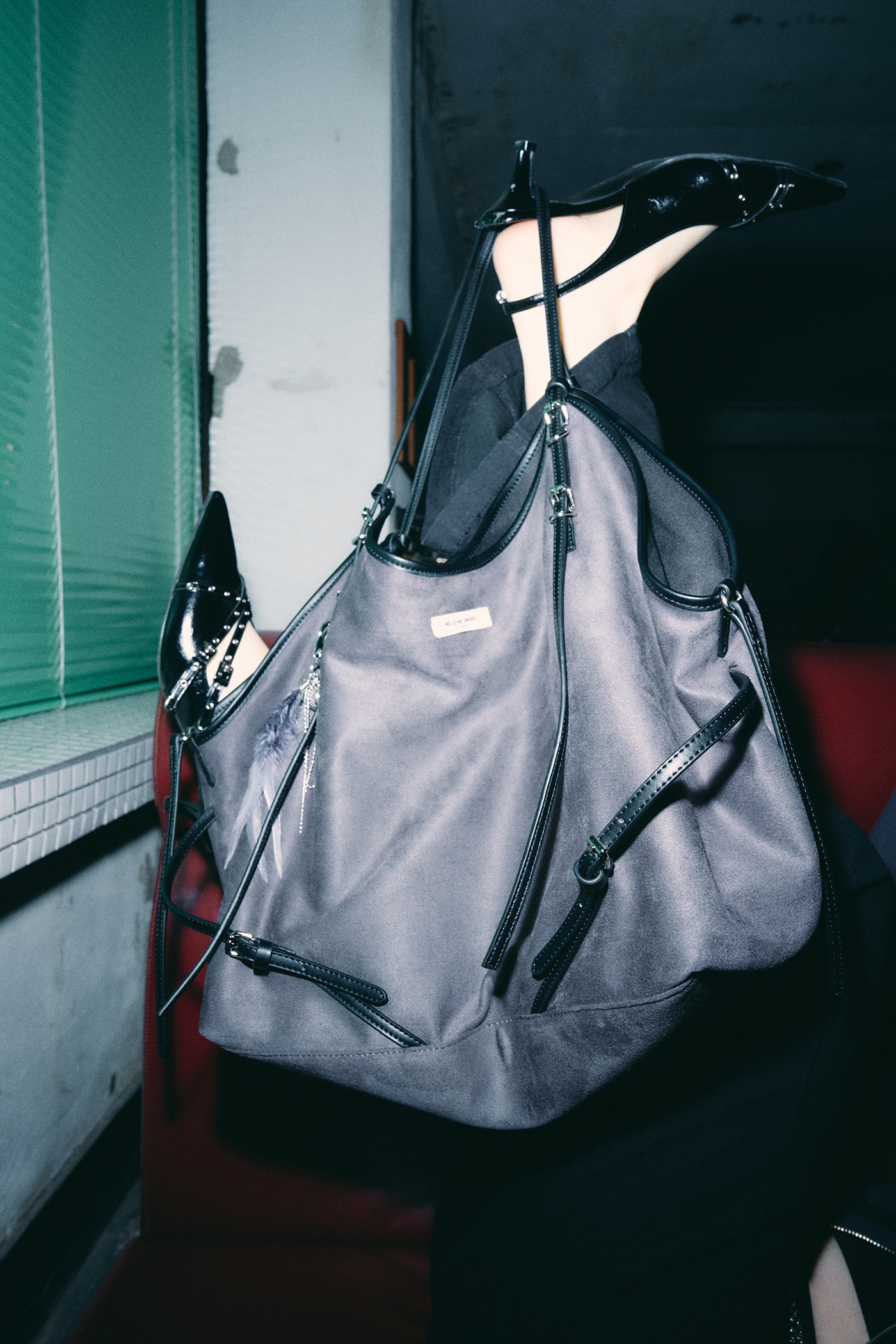 MUSINSA公式 | HELENE PARIS Cony Belted Big Shoulder Bag MUSINSA公式 | HELENE PARIS Cony Belted Big Shoulder Bag