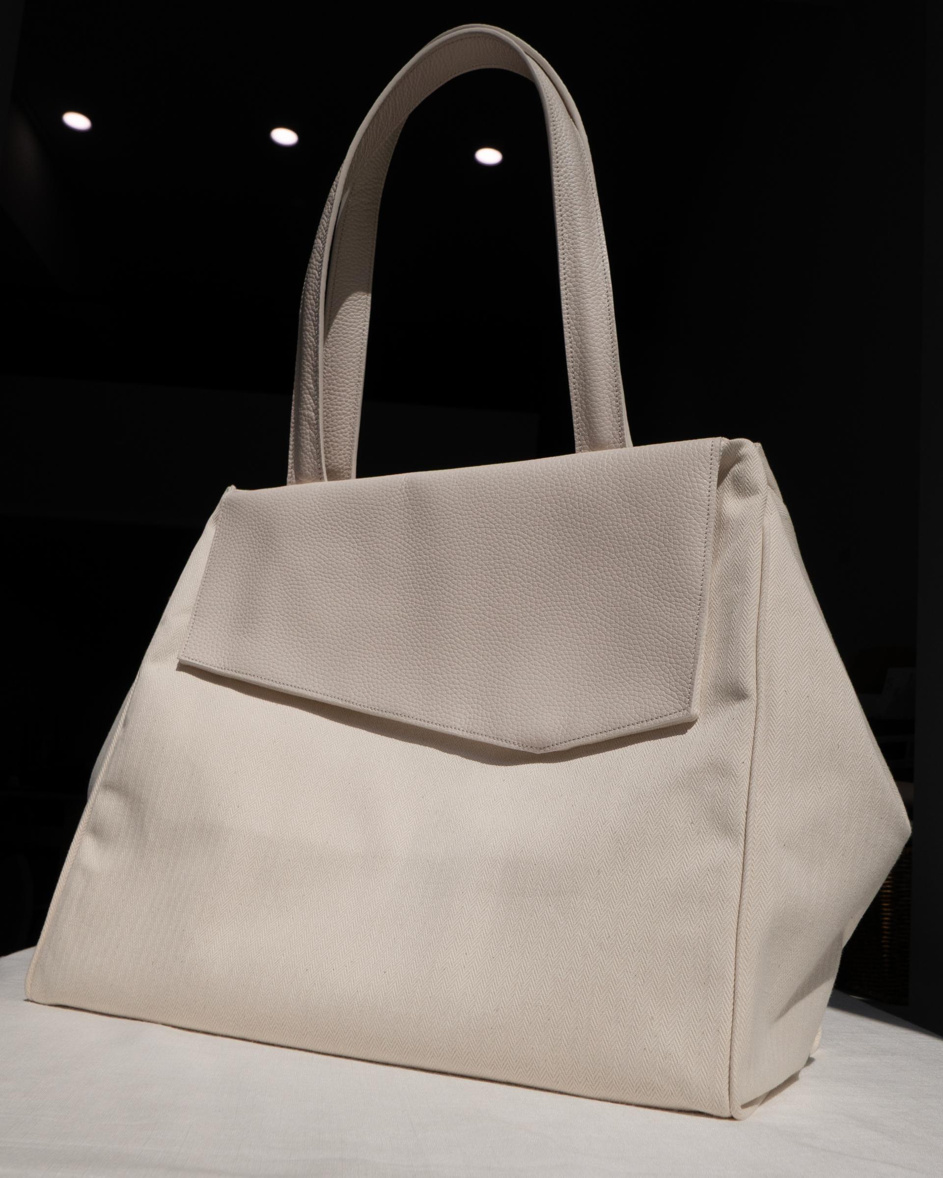 MANSION TOTE