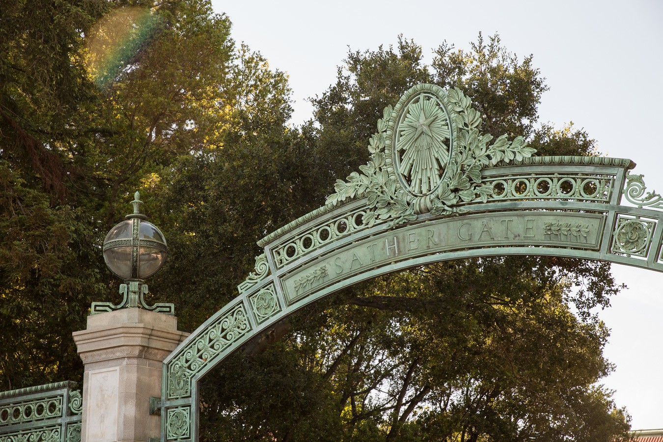 UC Berkeley Sather Gate — 미국 명문대 편입 목표 캠퍼스