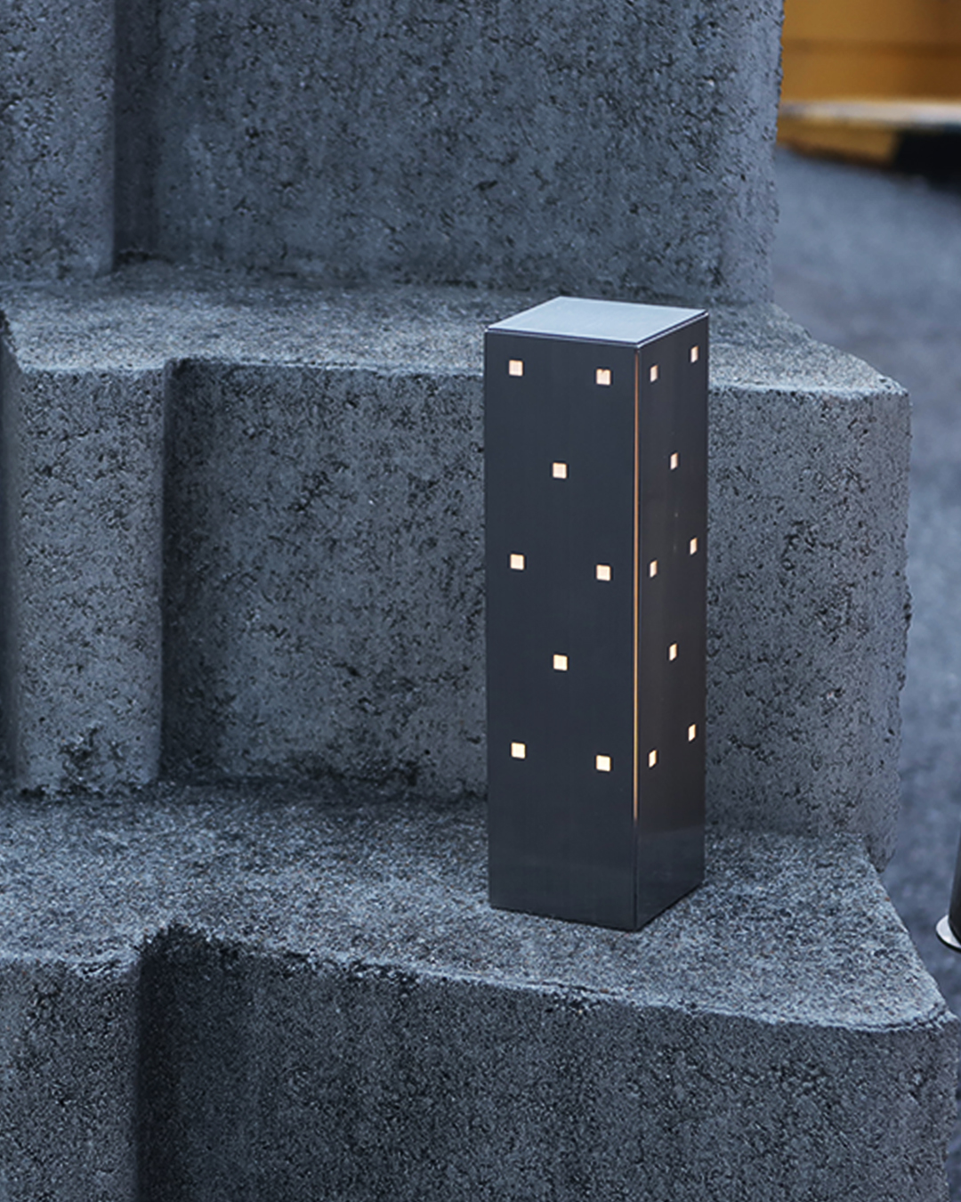 TOWER PORTABLE LAMP