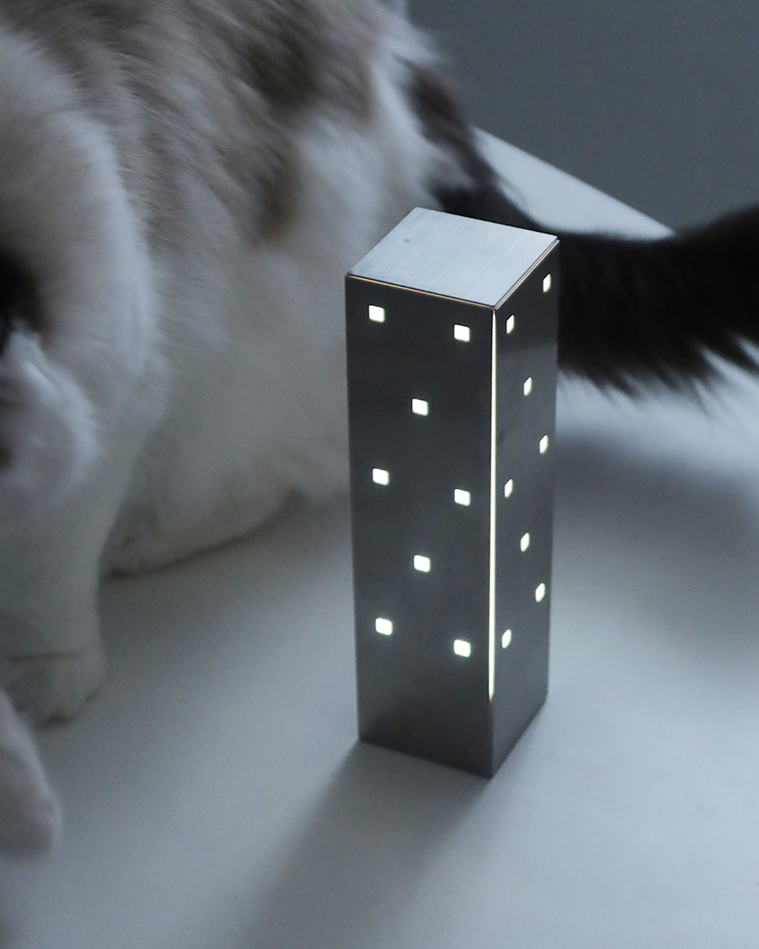 TOWER PORTABLE LAMP