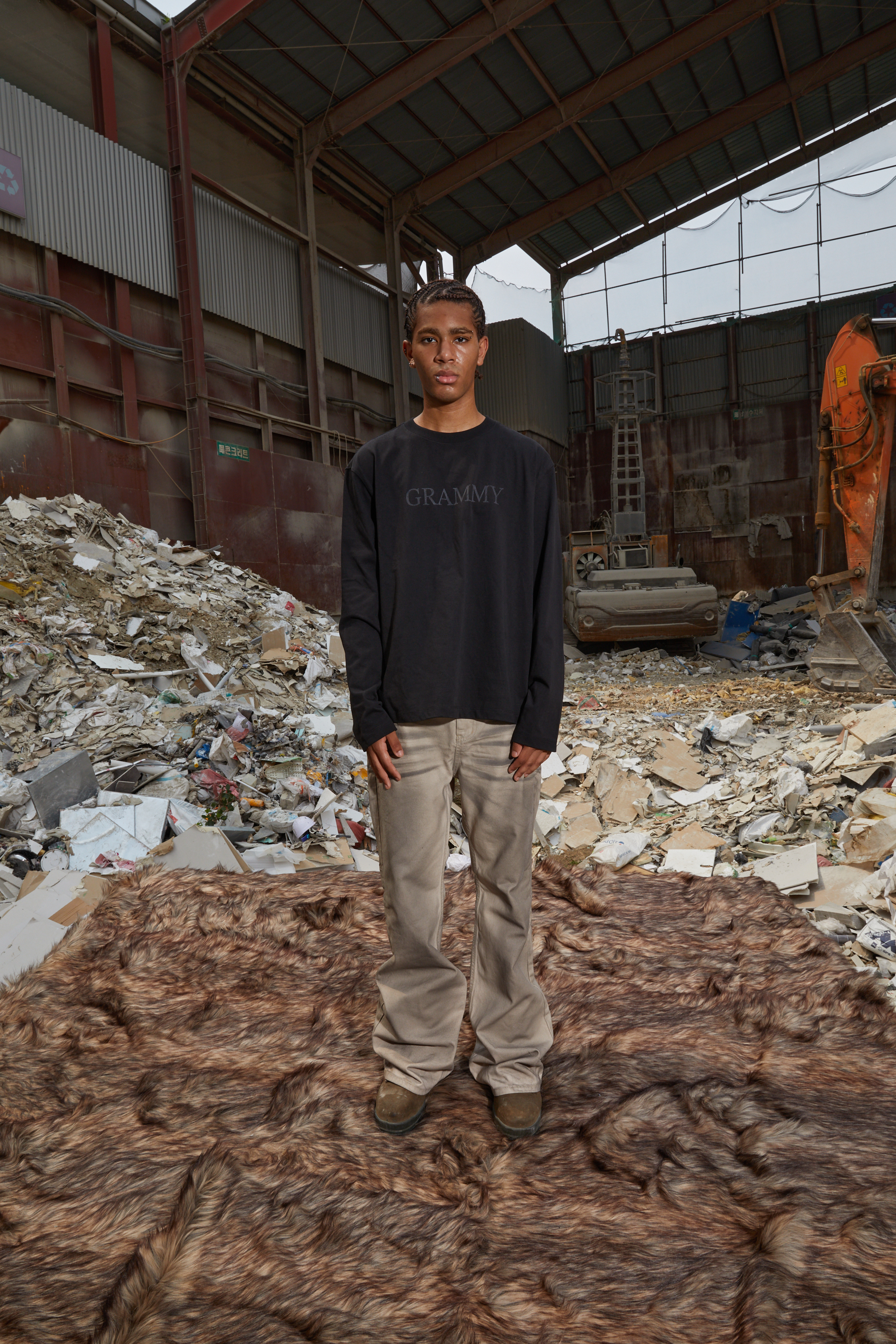 CRUSHED BOOTS JEANS - DIRTY DESERT