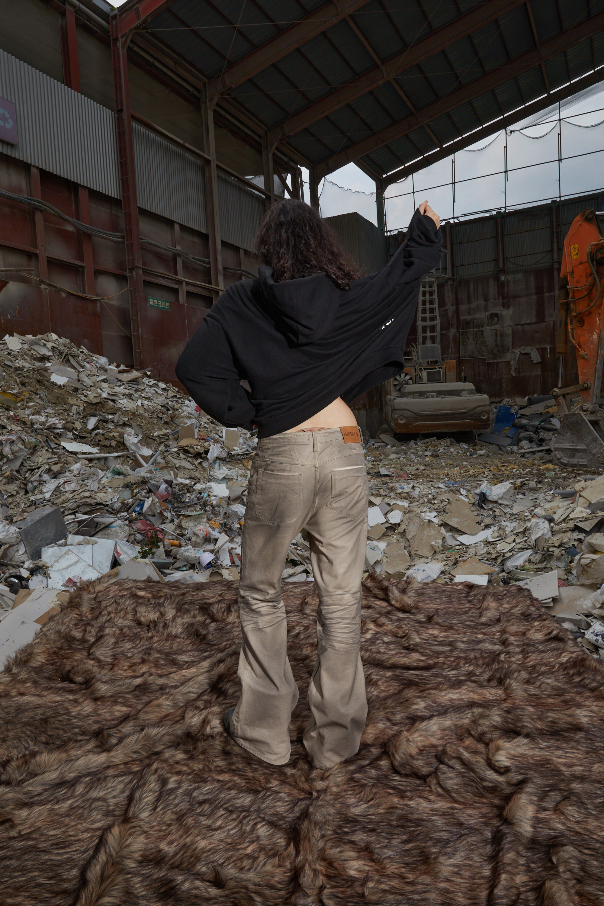 CRUSHED BOOTS JEANS - DIRTY DESERT