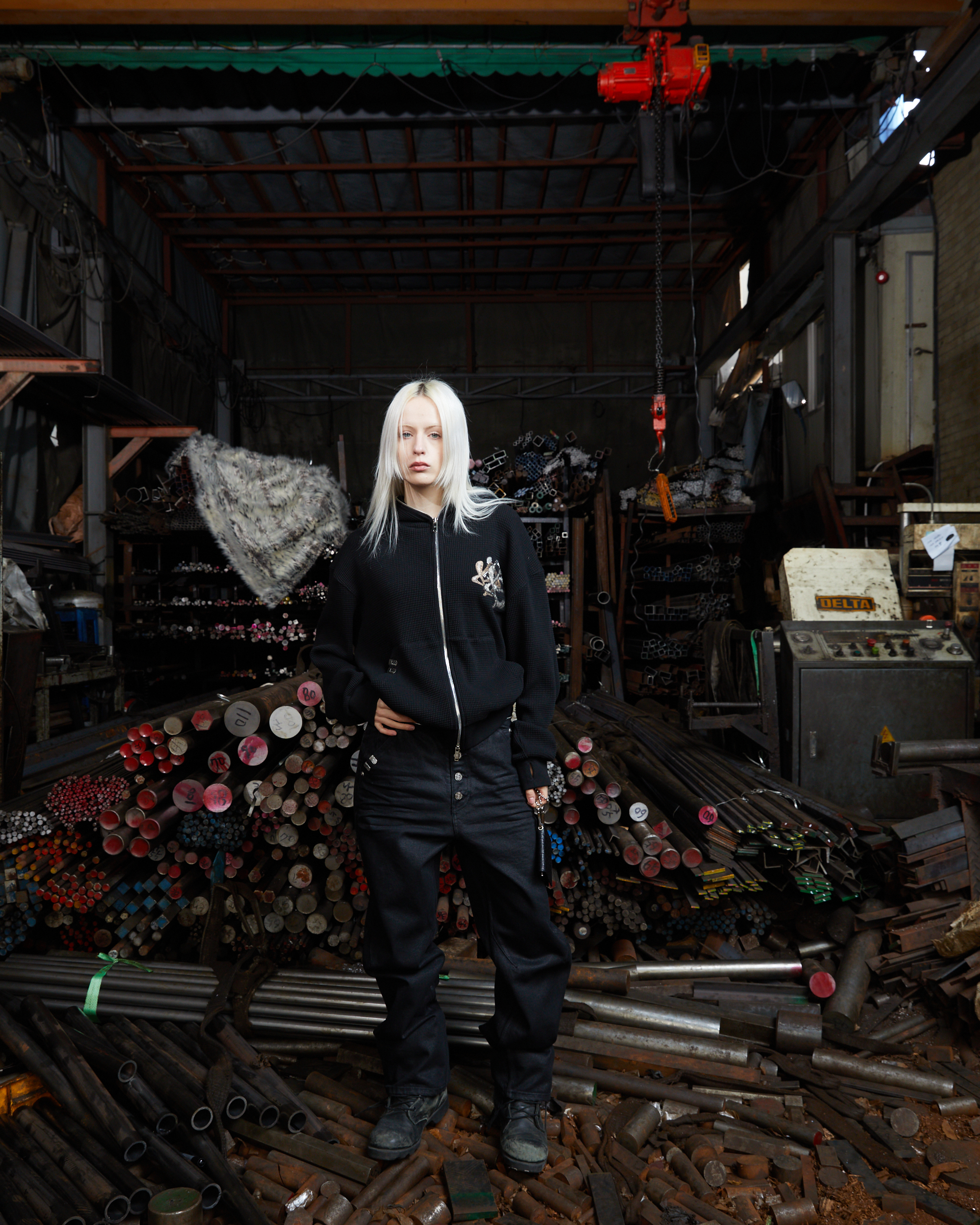 SIREN SCANDAL ZIP UP HOODIE - BLACK
