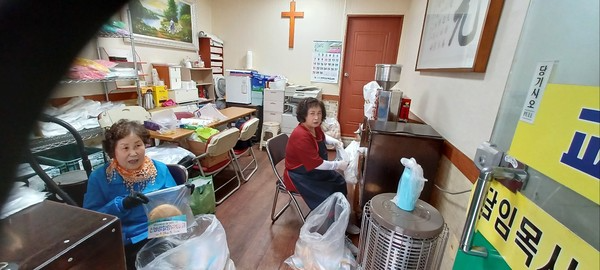 뻥튀기 만드는 섬김이,&nbsp;이옥선권사.이정례&nbsp;성도