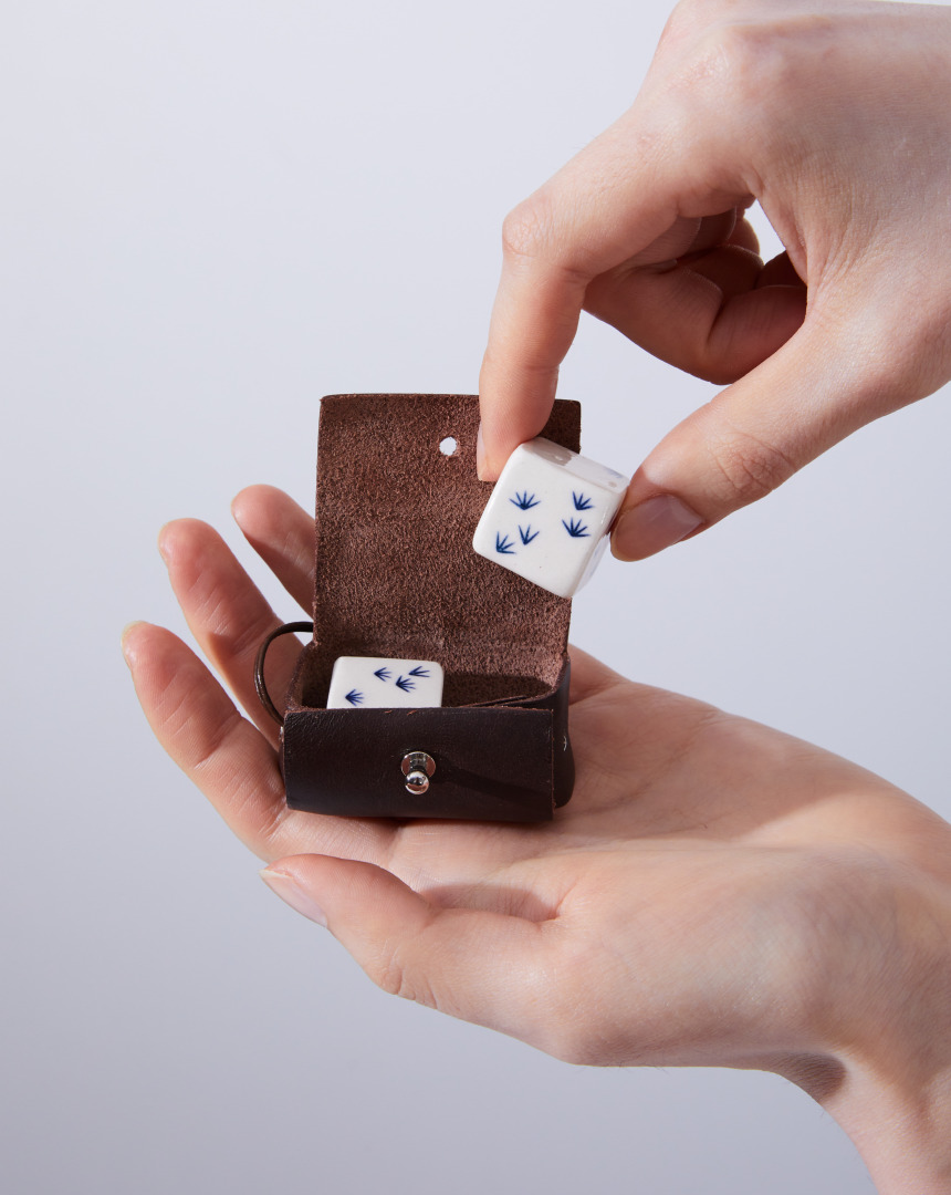 청화 주사위(Pine Dice Duo)