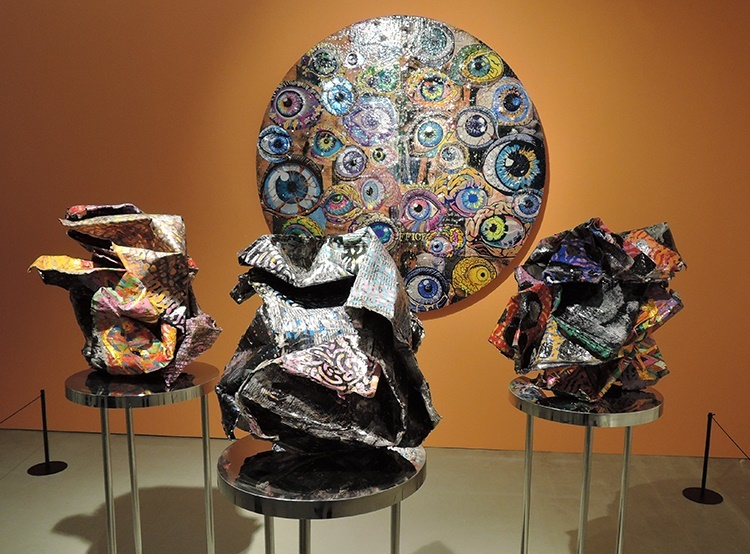 탓스나이 쎄타쎄리(Thasanai Sethaseree) I '무제(The Watchful)' Paper collage on fabric, diameter 170cm 2024